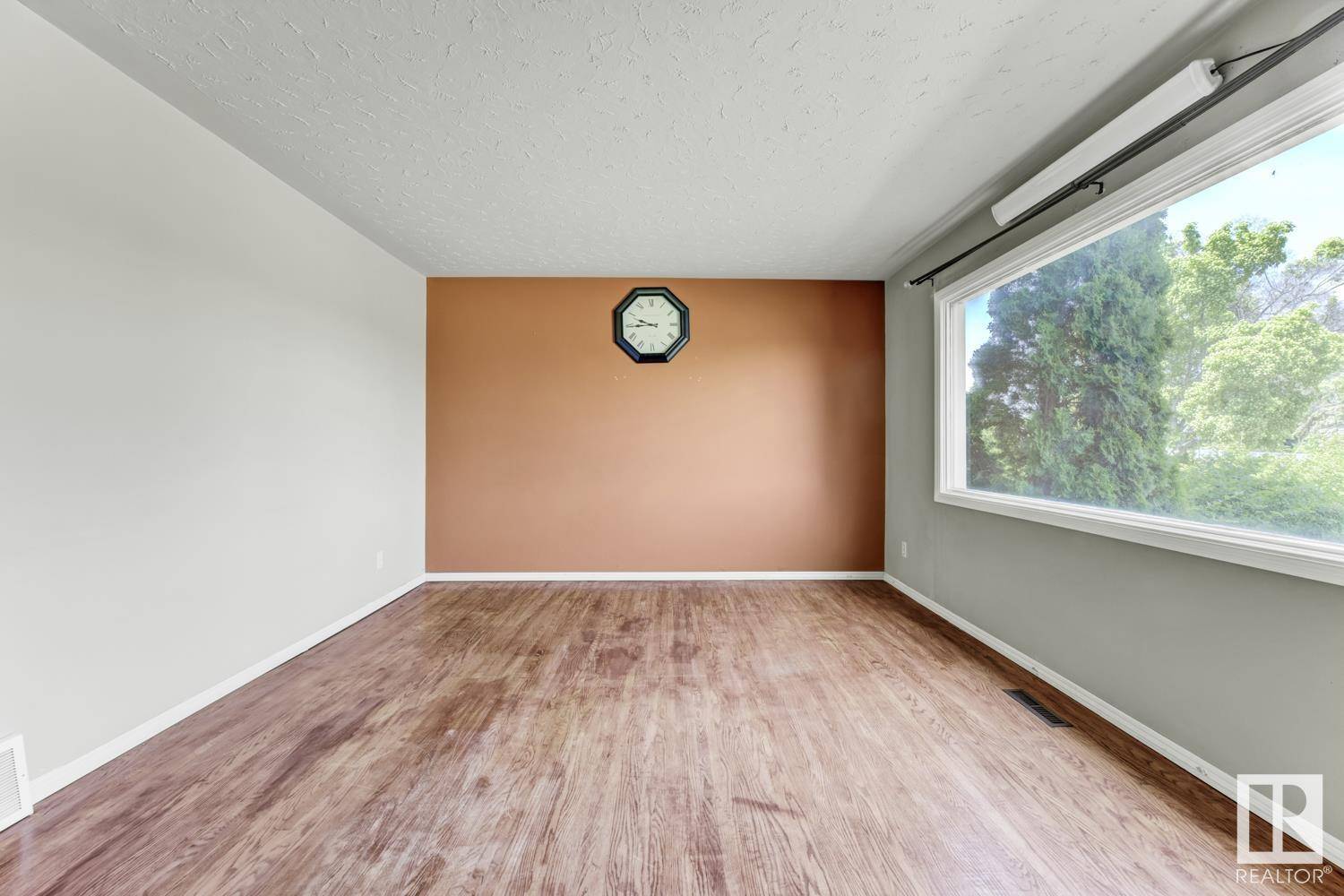 Edmonton, AB T5L 4M6,12103 134B AV NW