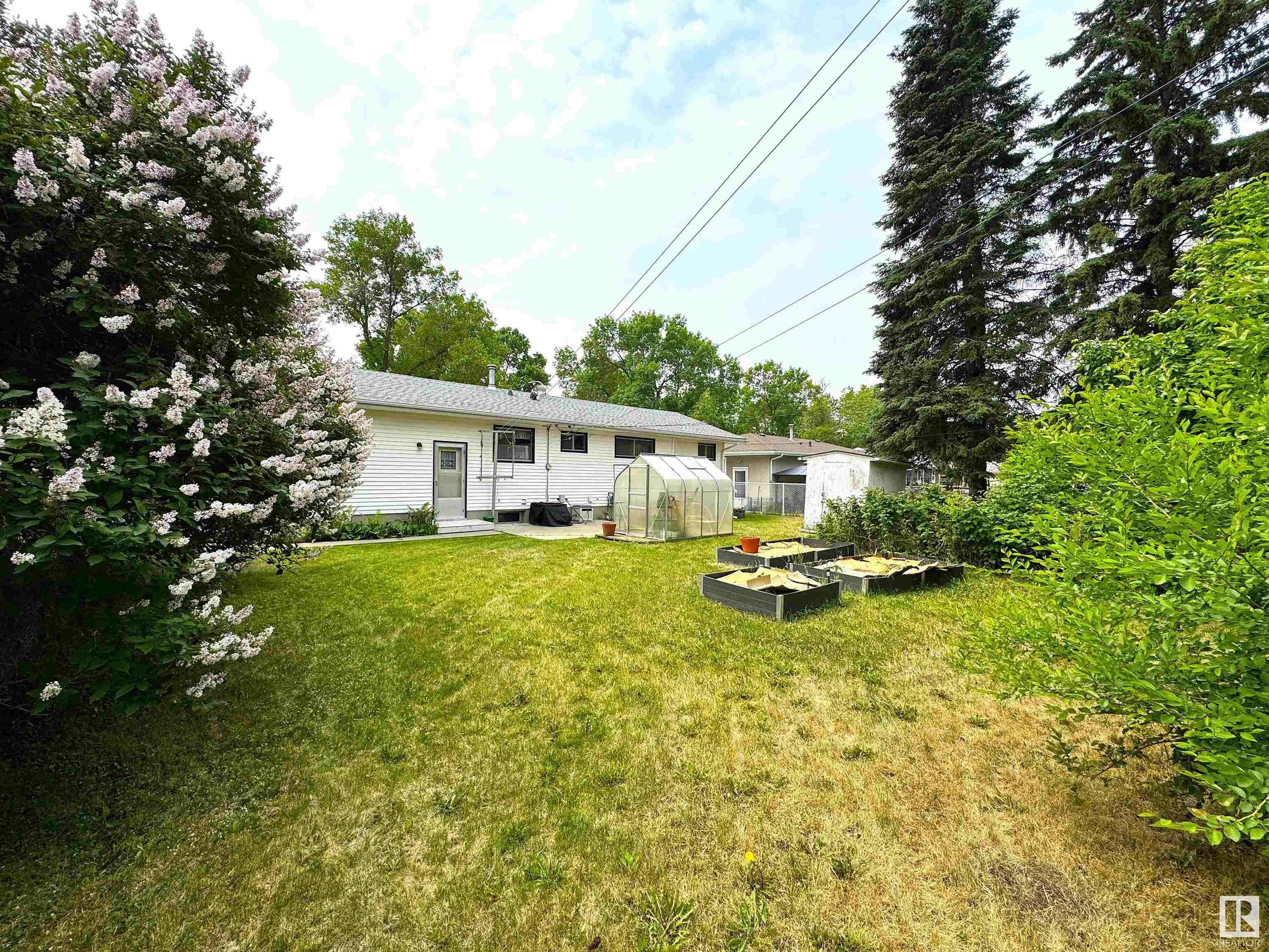 Sherwood Park, AB T8A 1V7,919 ALDER AV