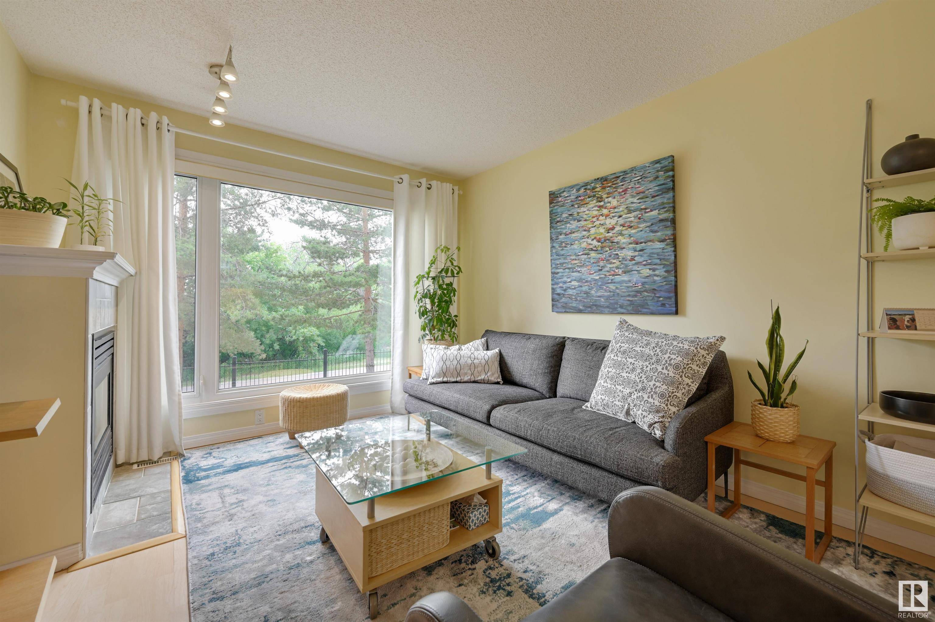 Edmonton, AB T5H 4M4,#104 10105 95 ST NW