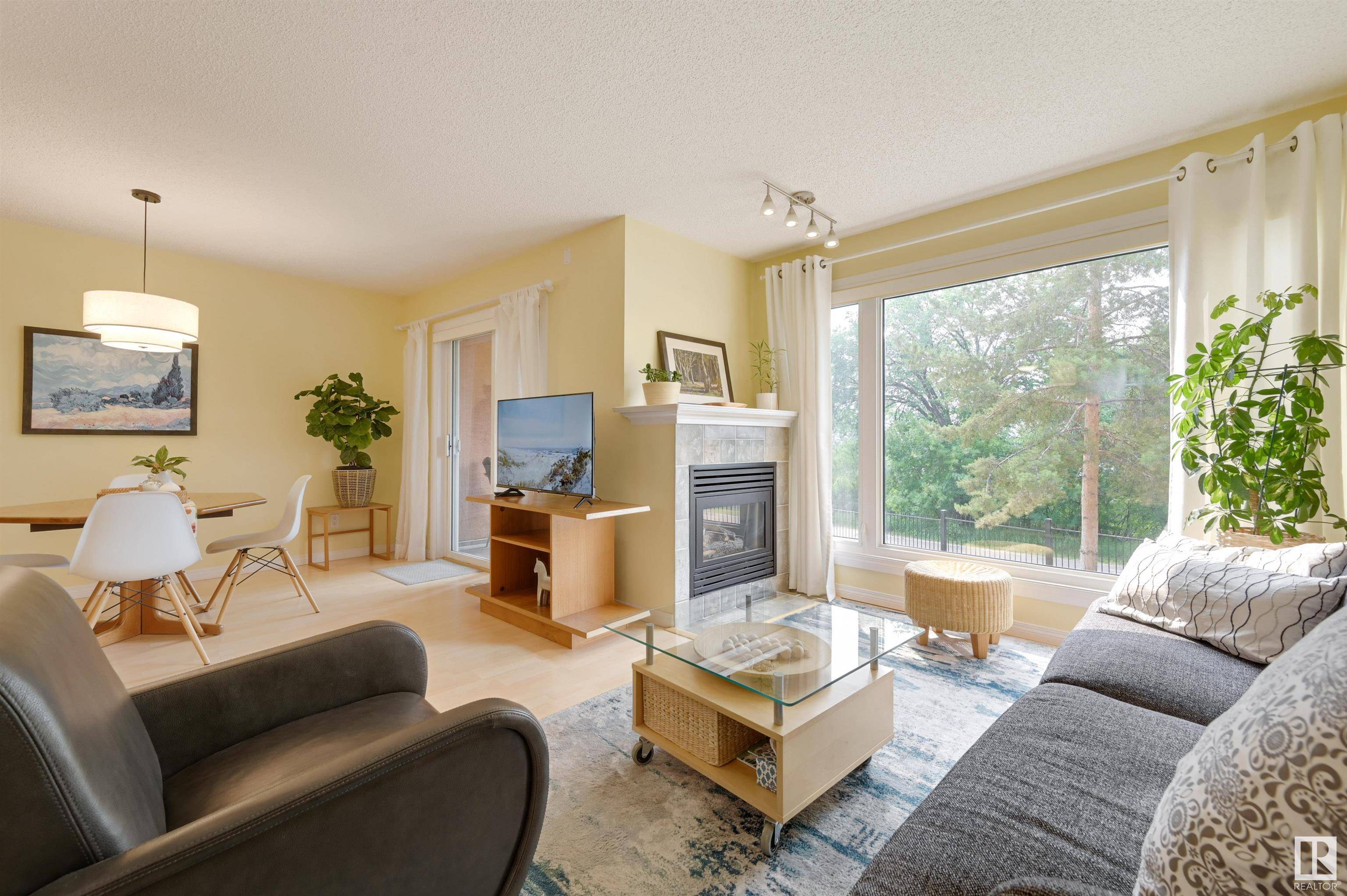 Edmonton, AB T5H 4M4,#104 10105 95 ST NW