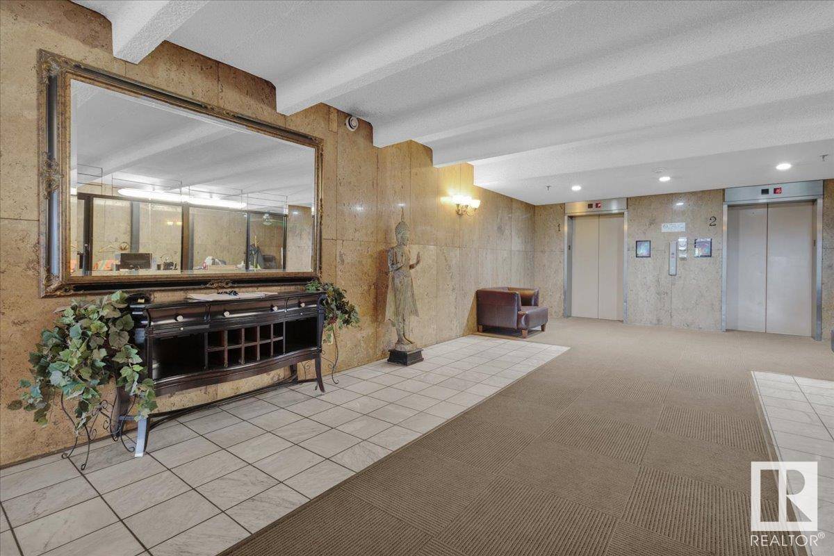 Edmonton, AB T5K 2L1,#1012 9918 101 ST NW