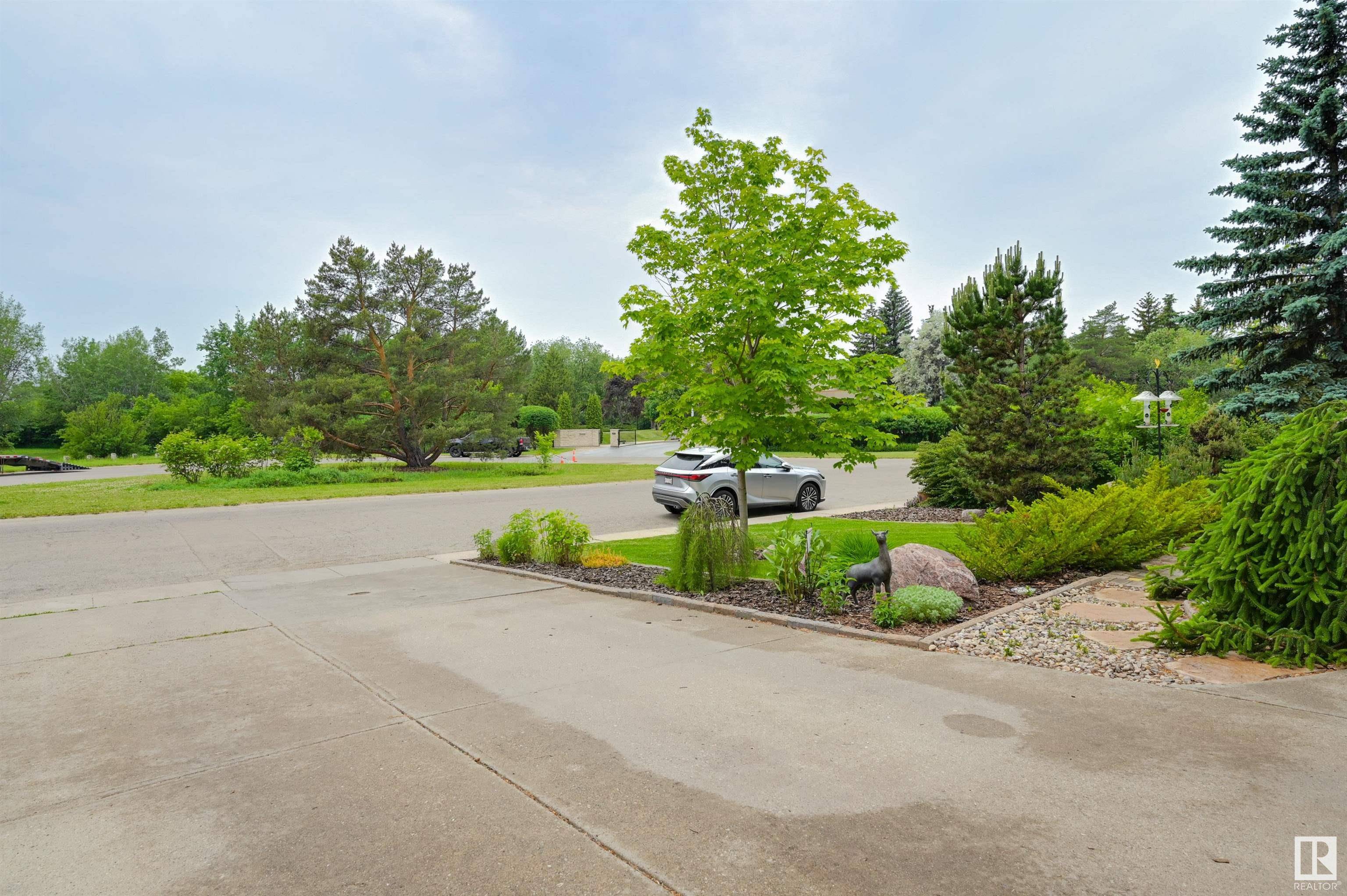 Edmonton, AB T5R 5P3,188 QUESNELL CR NW