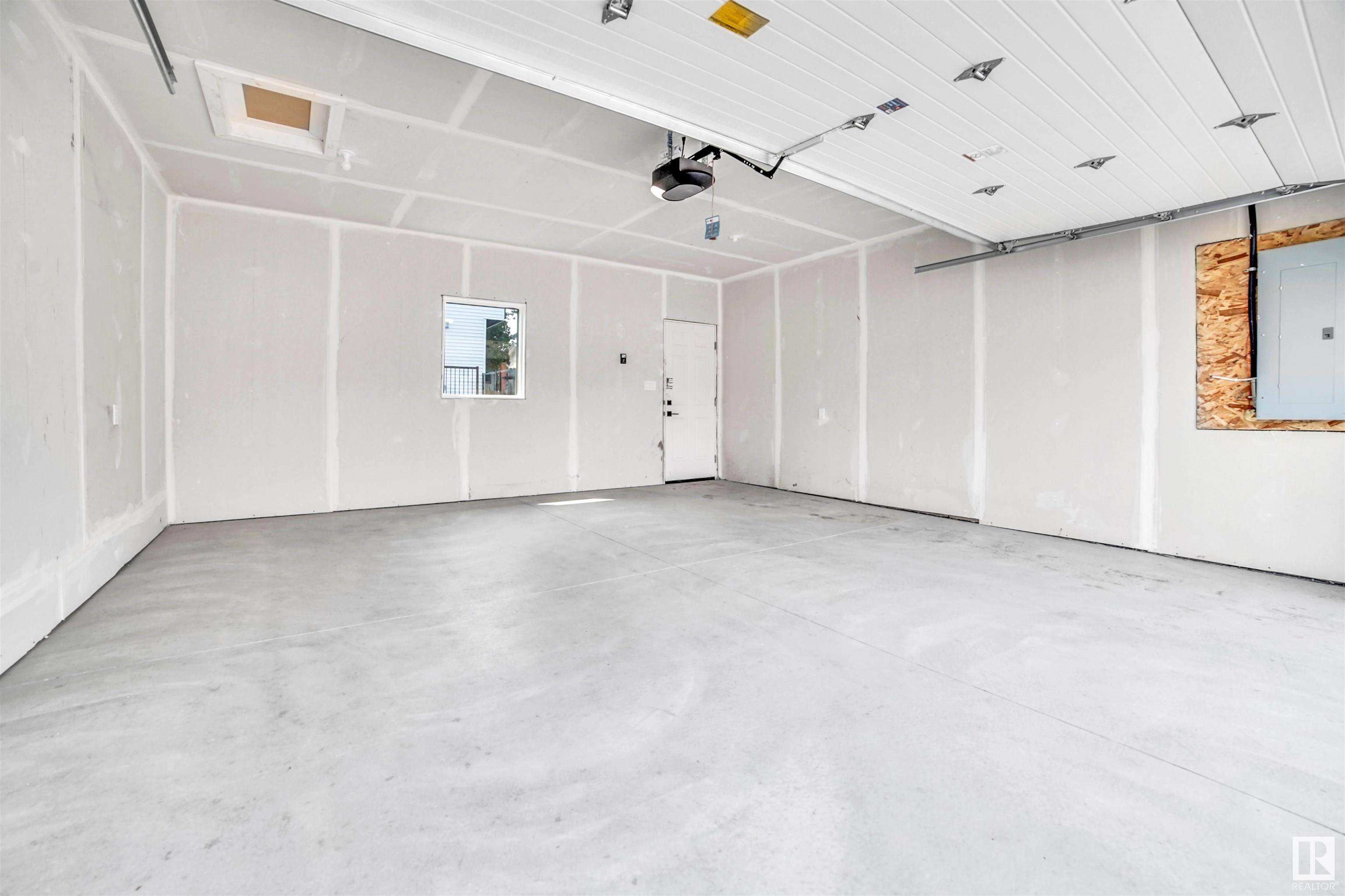 Edmonton, AB T5P 2L1,9811 155 ST NW