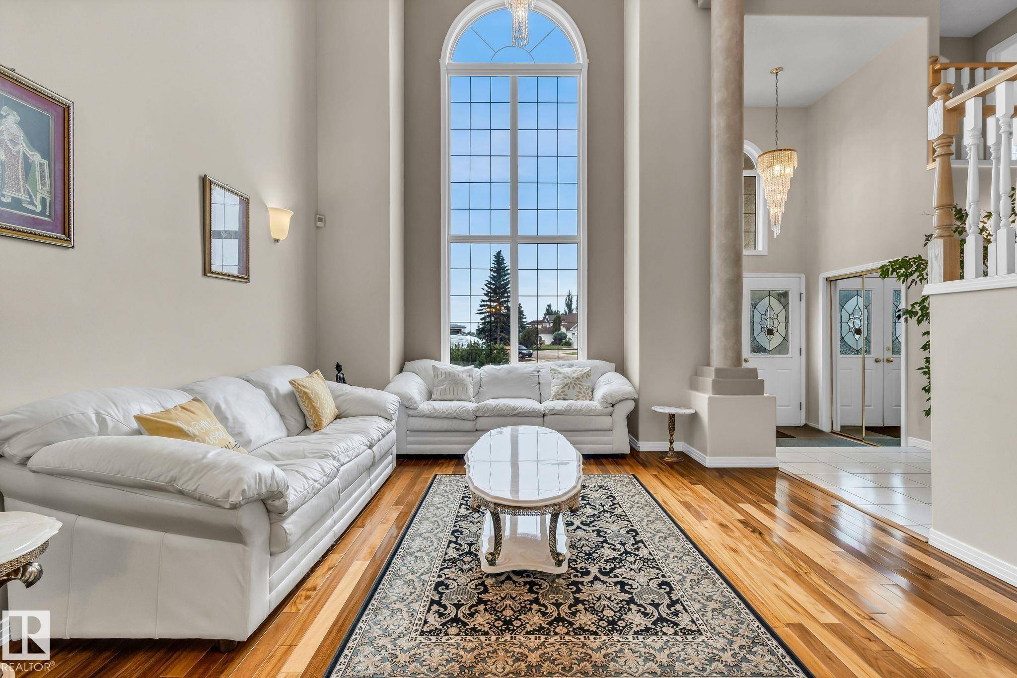Edmonton, AB T5J 6S8,11205 10 AV NW