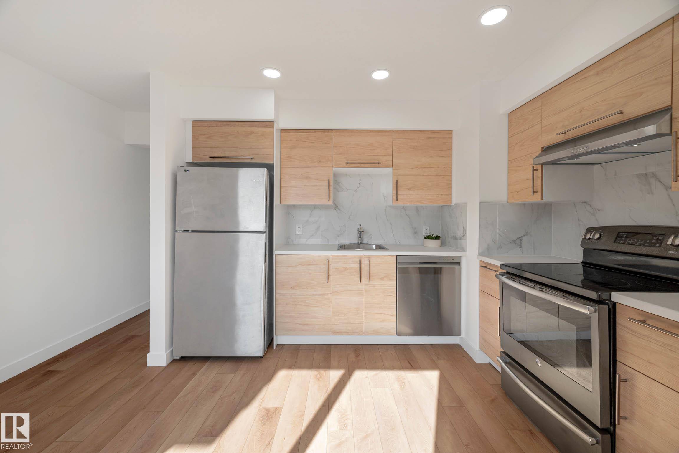 Edmonton, AB T5E 5R7,138 MAYFAIR MEWS NW