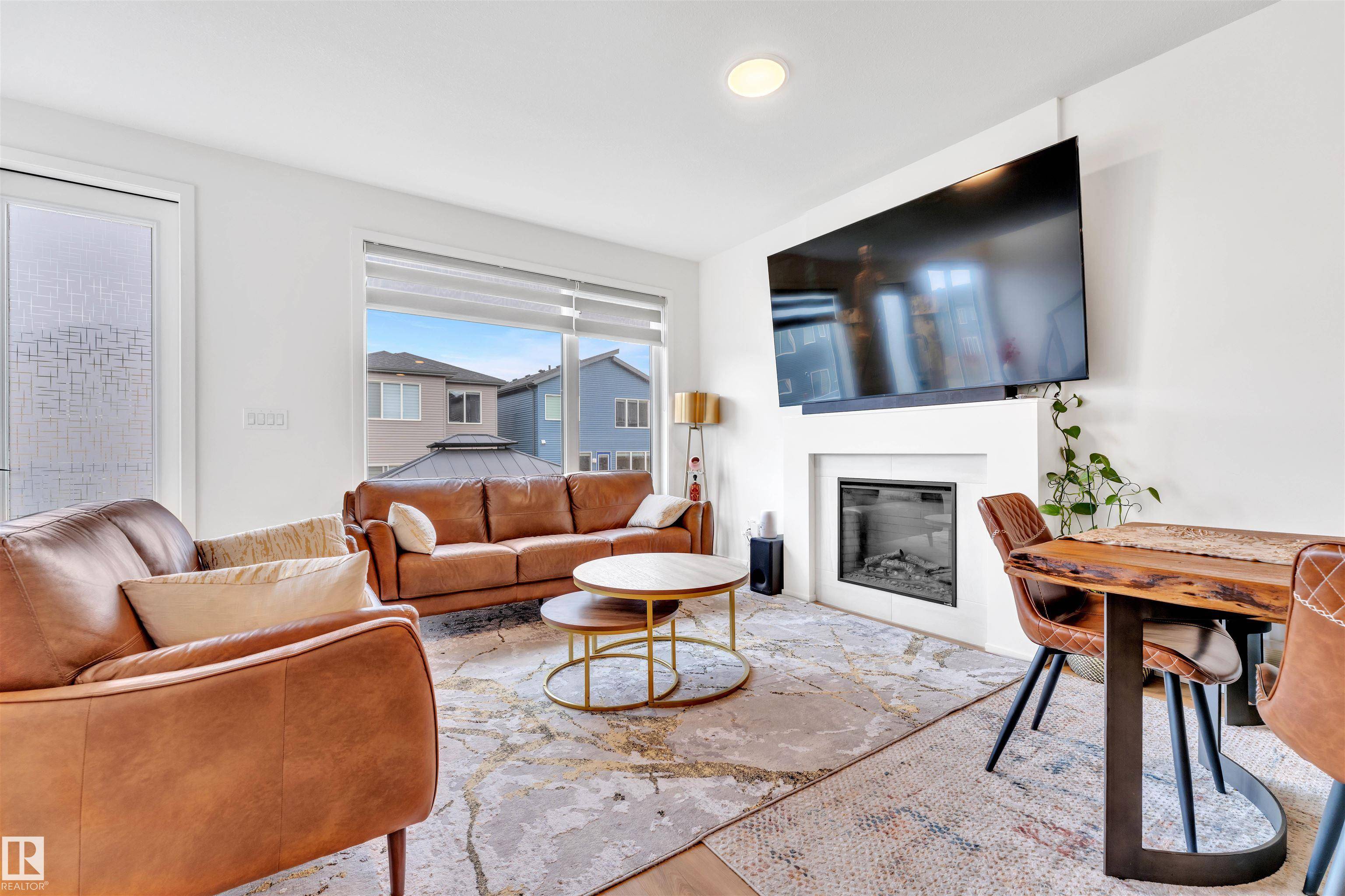 Edmonton, AB T6X 1A2,9462 PEAR CR SW