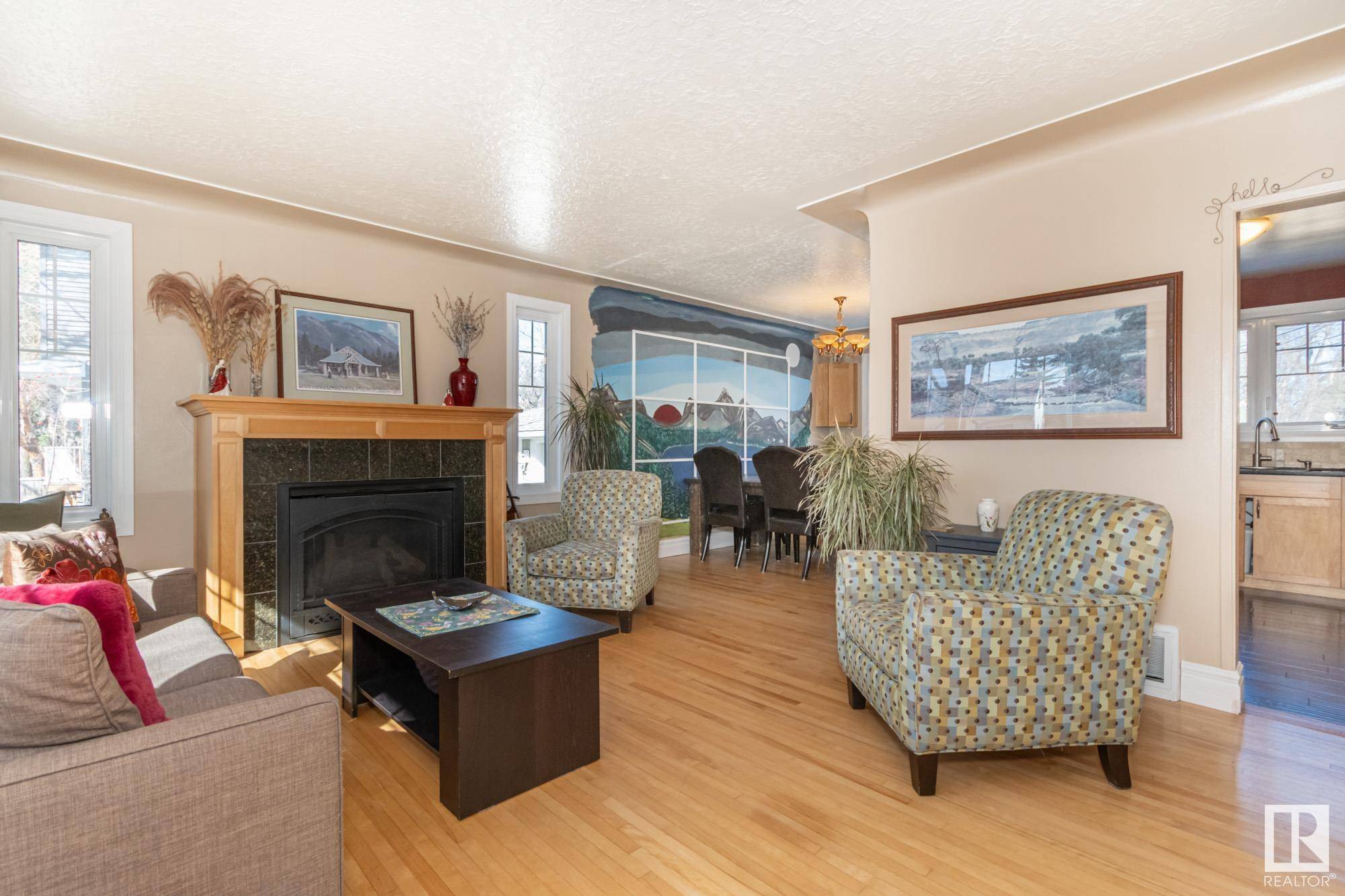 Edmonton, AB T6H 1N2,10908 62 AV NW