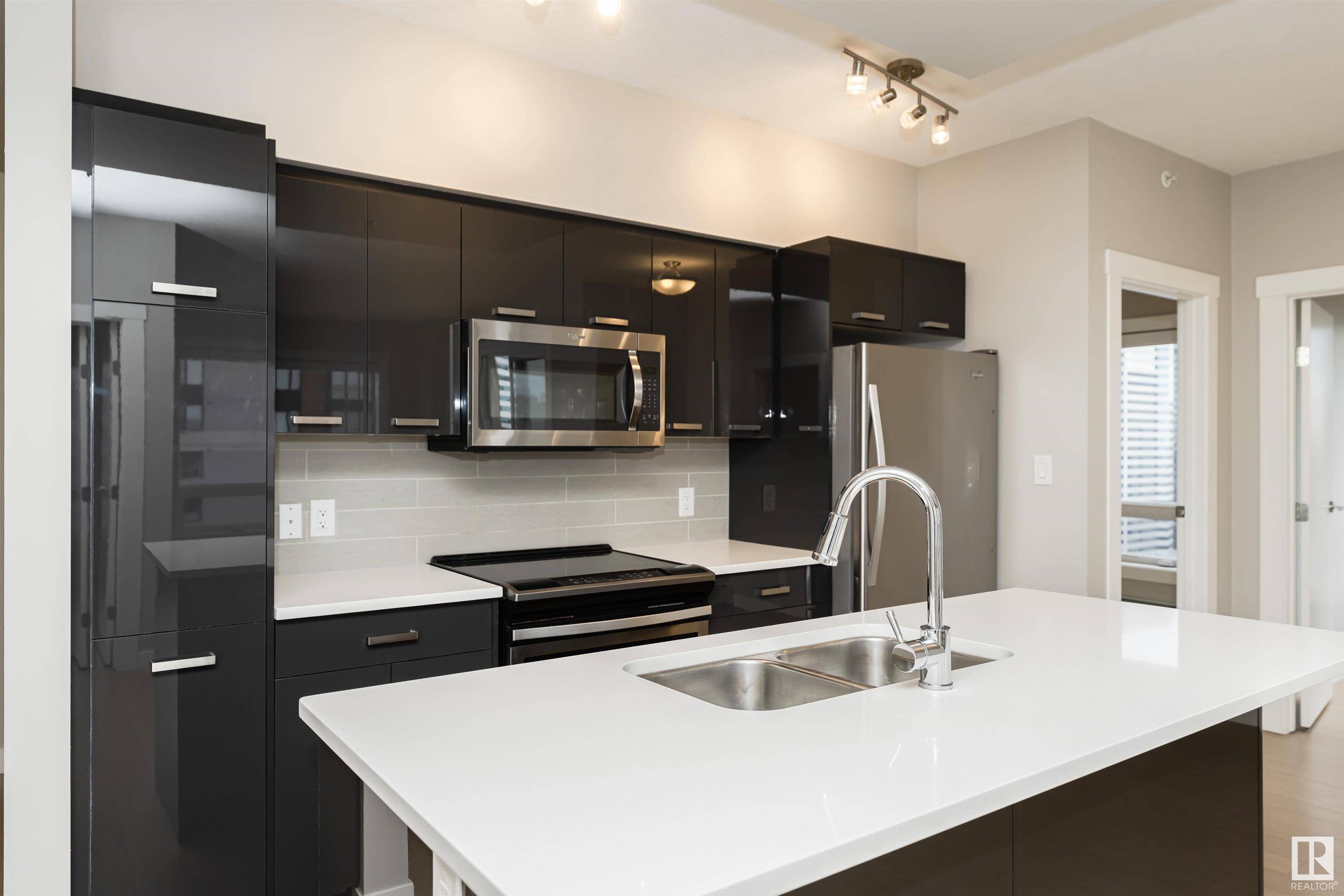 Edmonton, AB T5J 0E9,#1902 10410 102 AV NW
