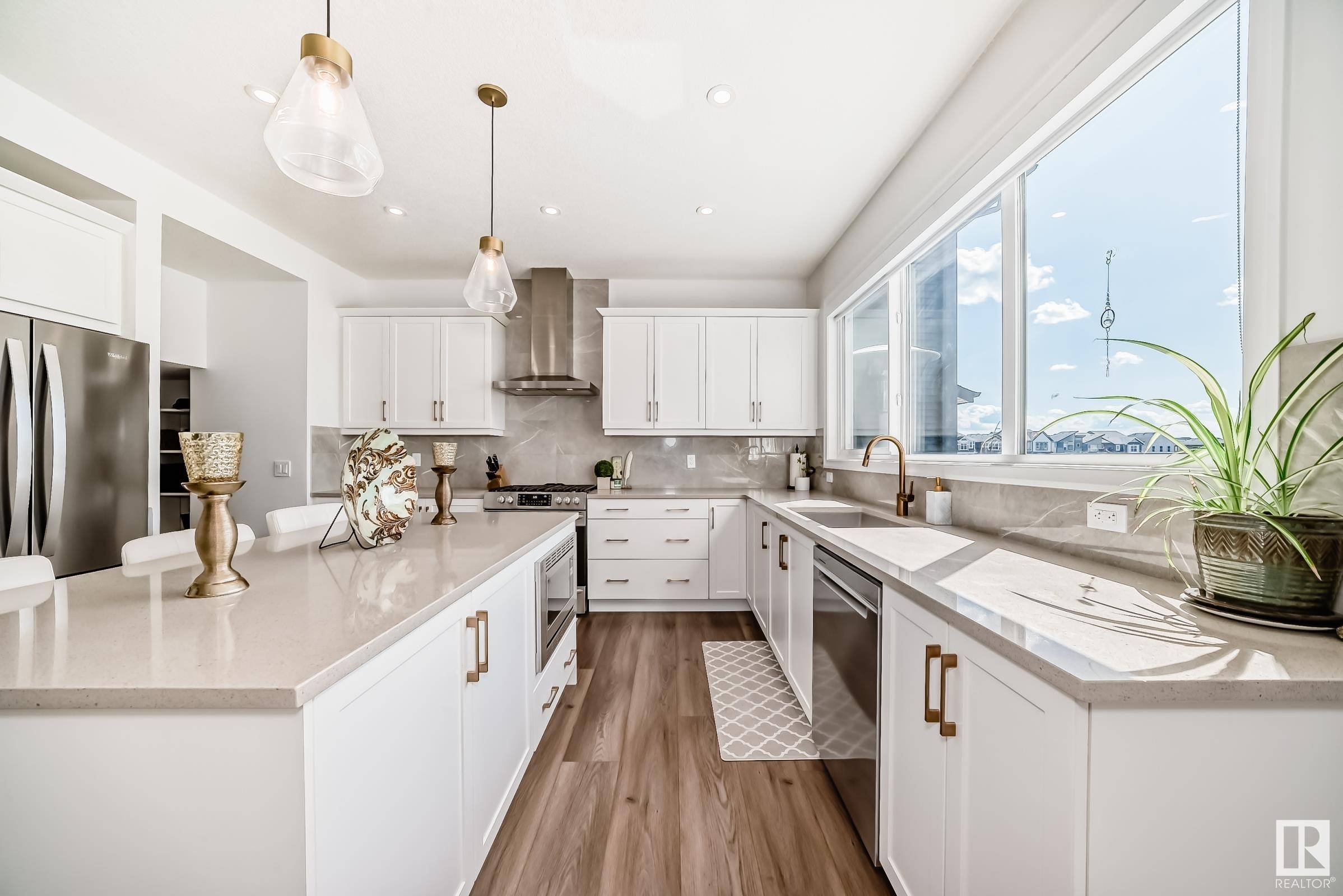 Edmonton, AB T6M 1P1,2532 206 ST NW
