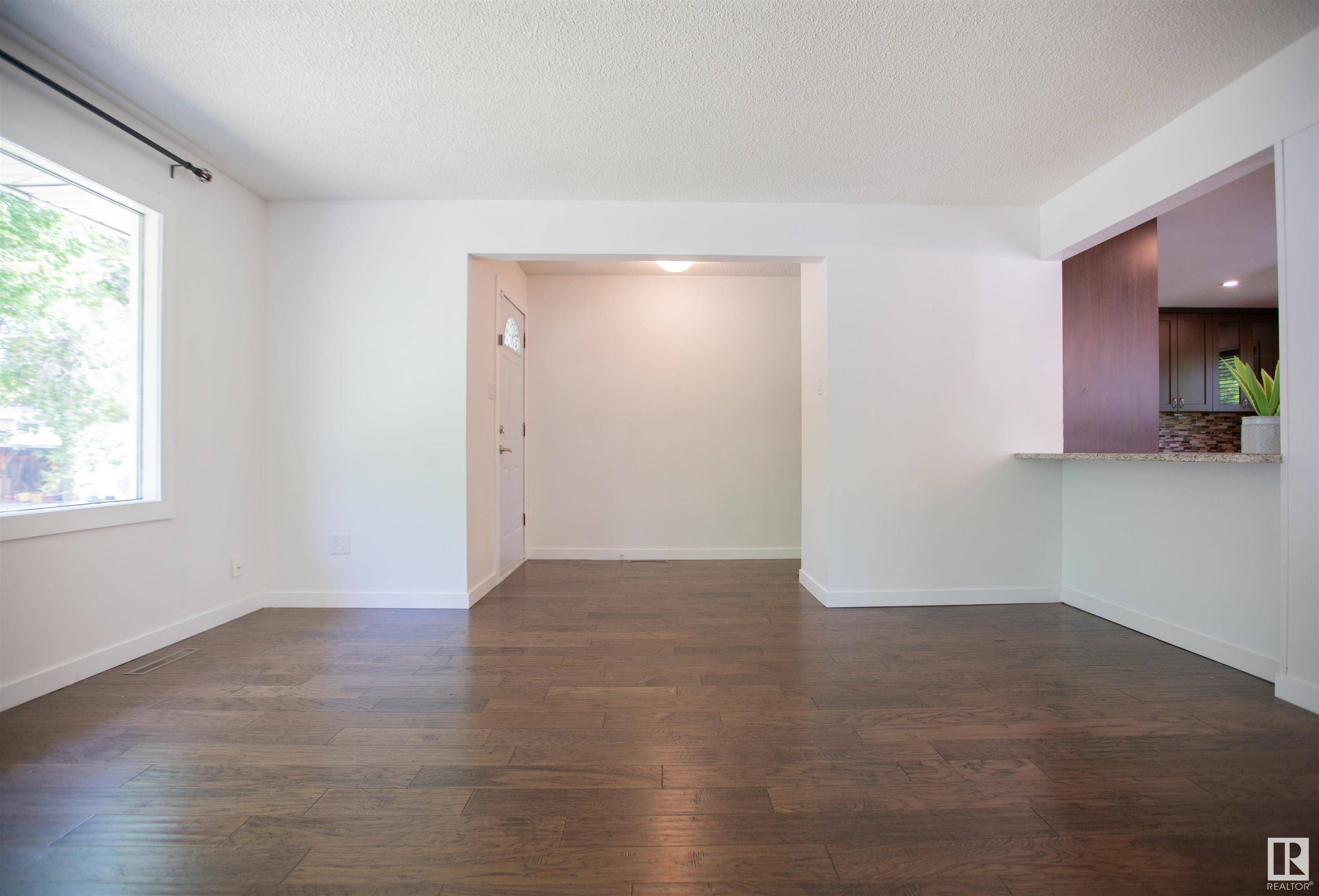 Edmonton, AB T5R 2B7,7816 158 ST NW