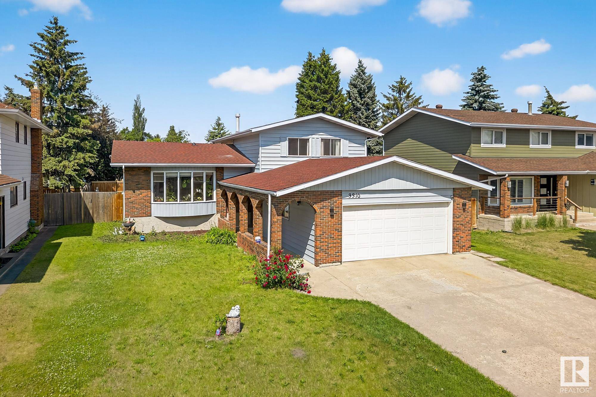 Edmonton, AB T6J 3V8,3310 113A ST NW