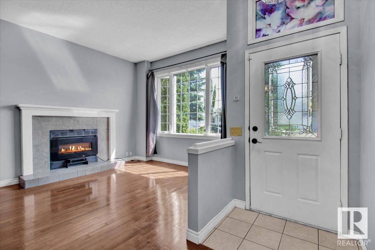 Edmonton, AB T6L 6M8,3524 40 AV NW