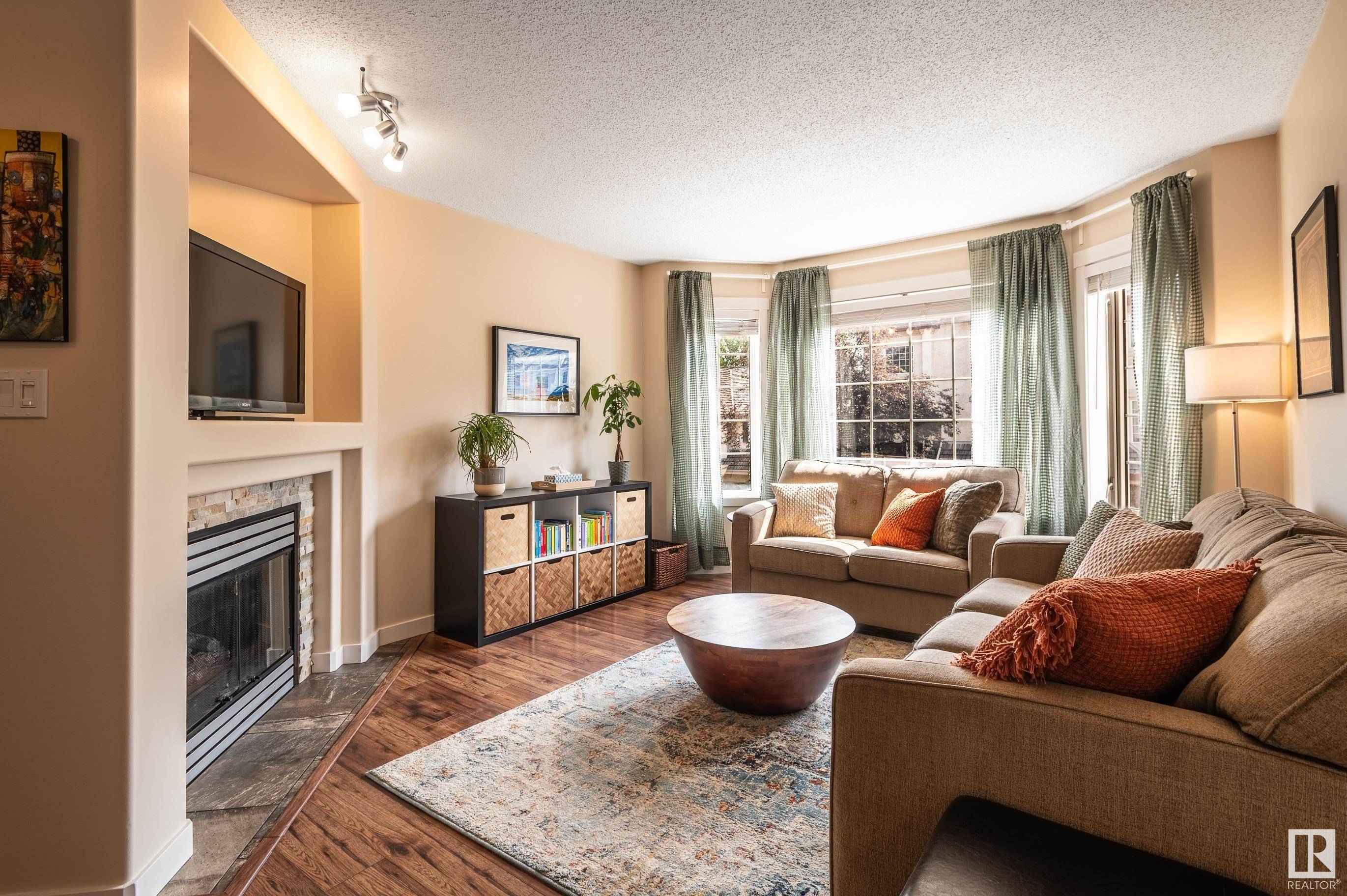 Edmonton, AB T6R 2R2,#29 1237 Carter Crest RD NW