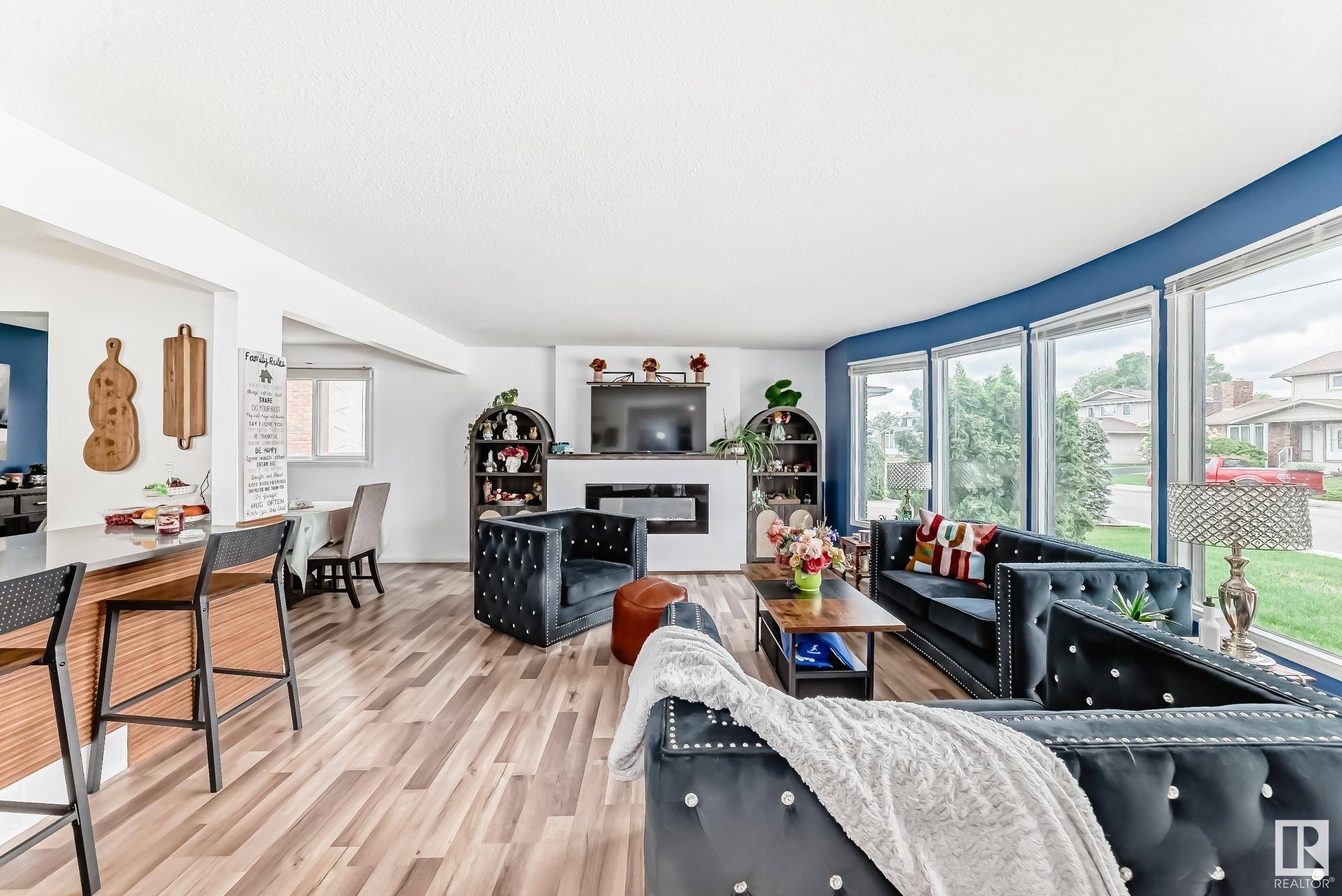 Edmonton, AB T5T 1J3,18611 86 AV NW
