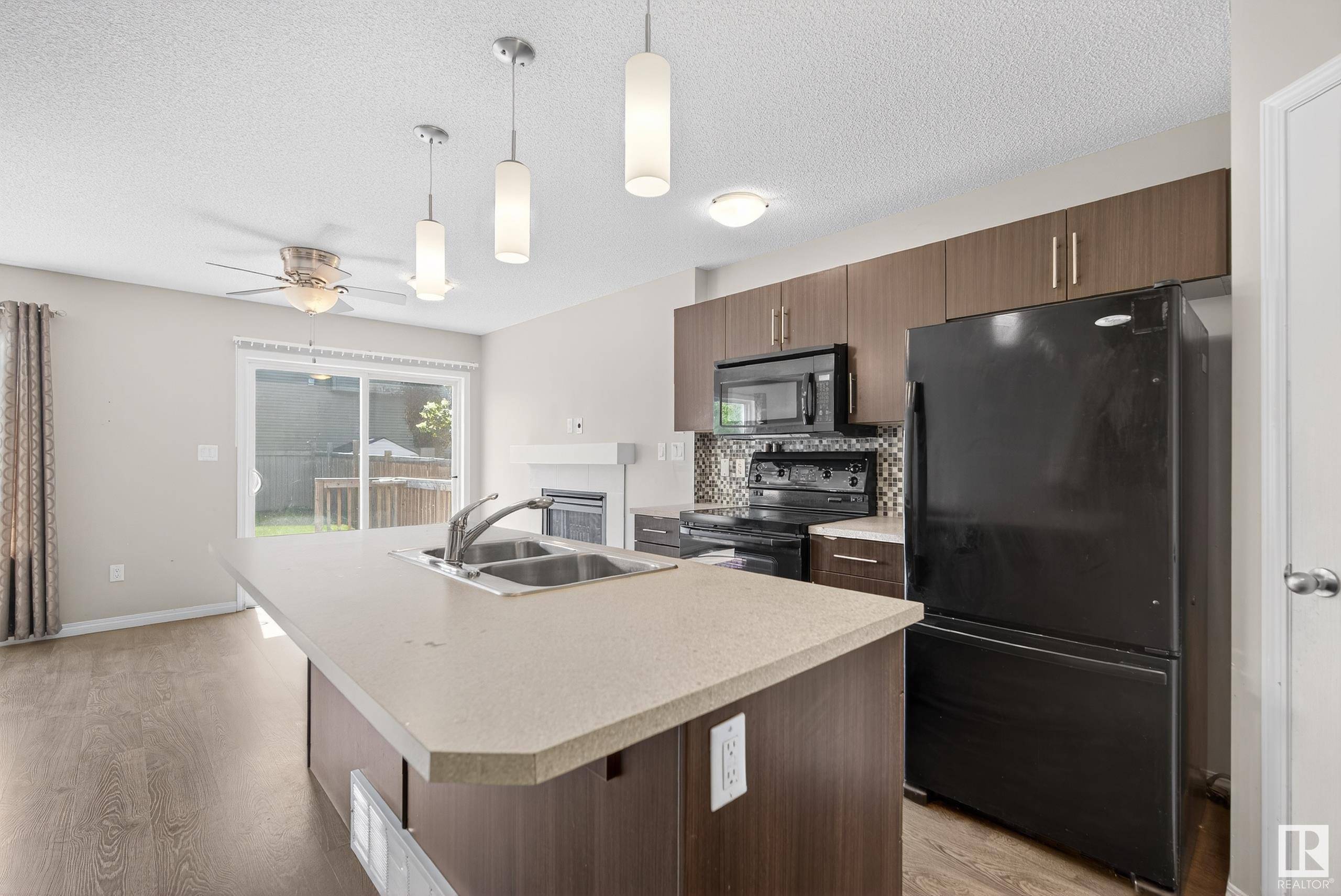 Edmonton, AB T6W 0Y6,1945 CHAPMAN RD SW