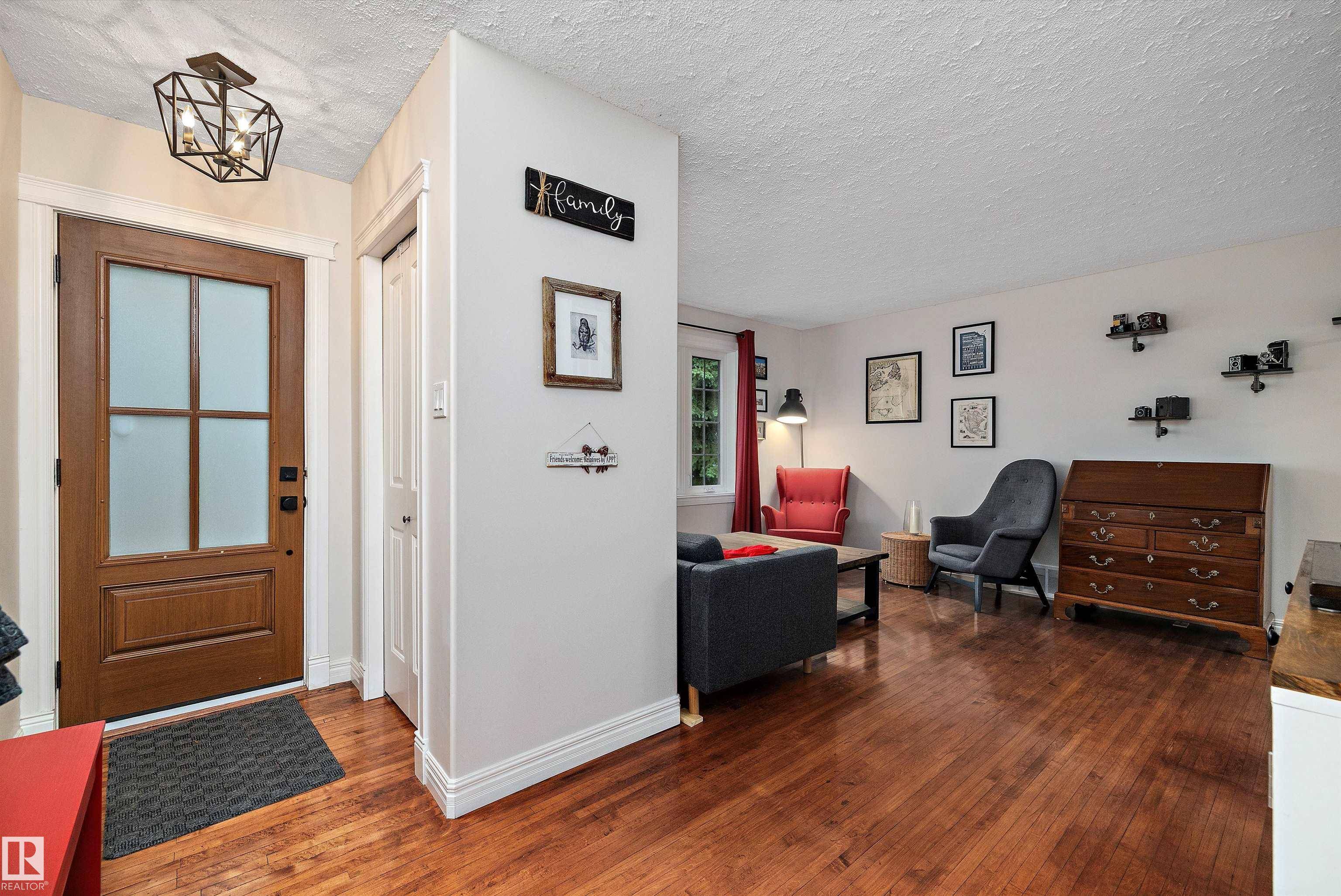Edmonton, AB T6H 2B2,10511 68 AV NW