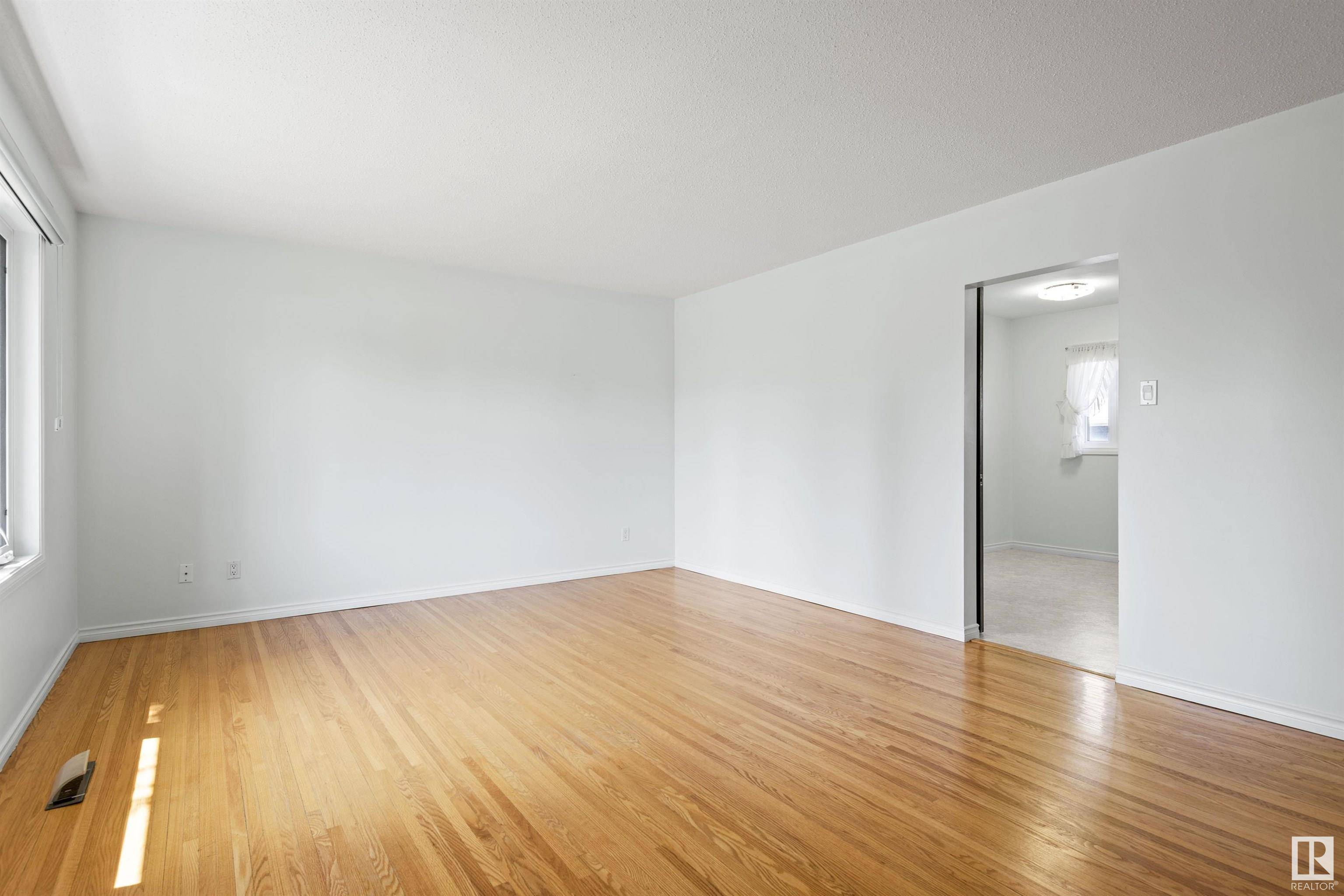 Edmonton, AB T5P 1J1,16152 110A AV NW