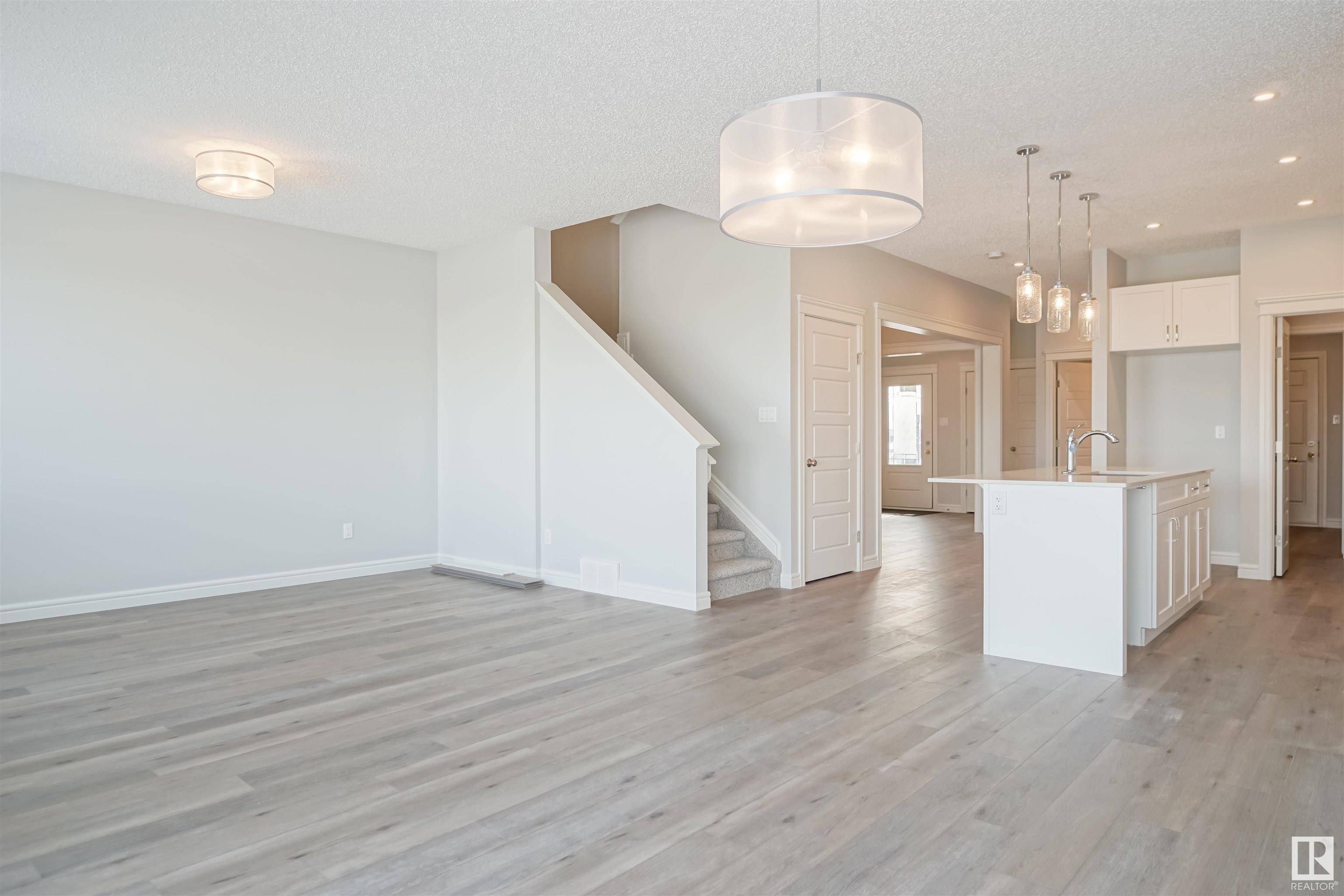 Edmonton, AB T5Y 4B7,17639 46 ST NW