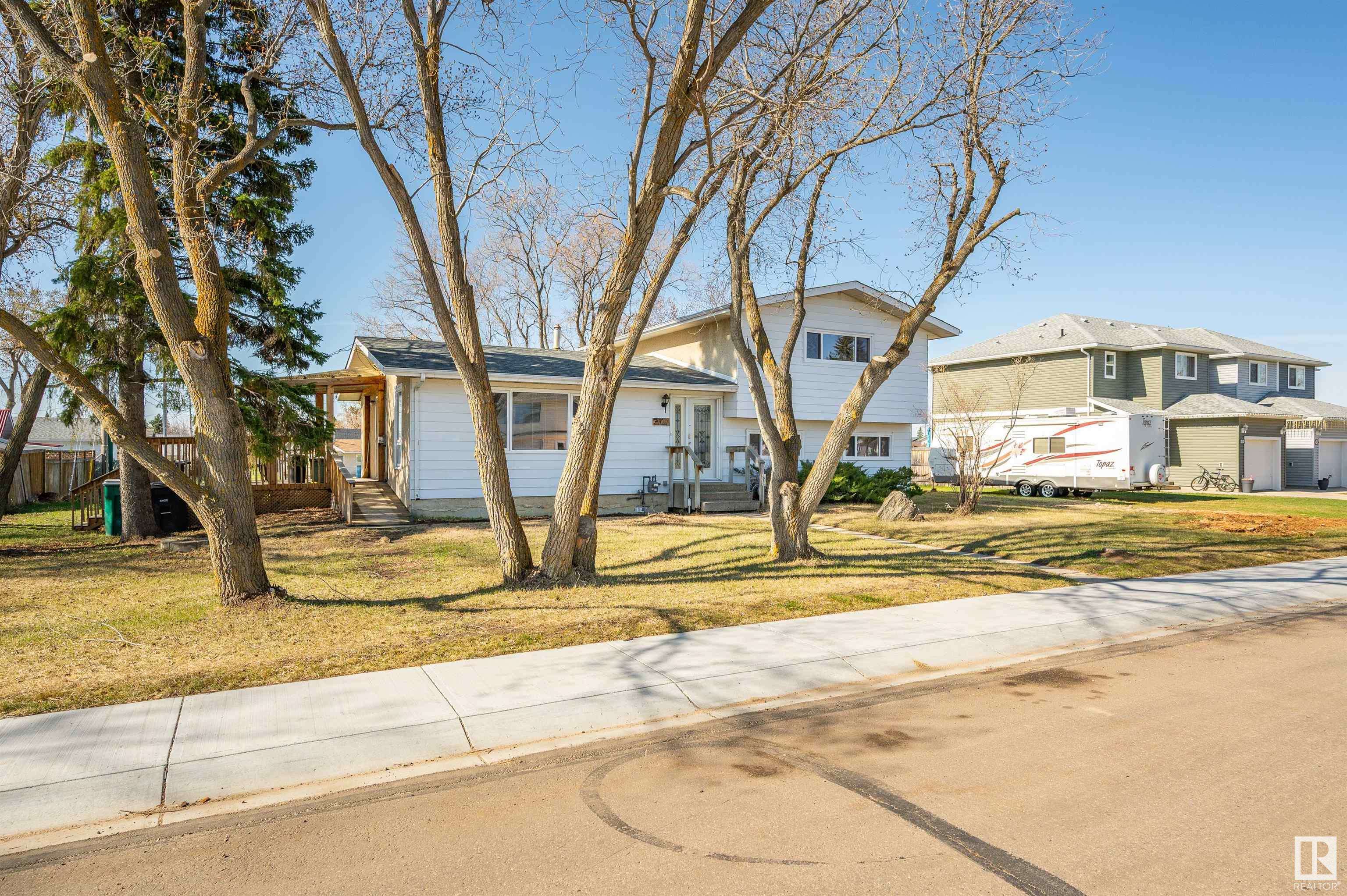 Gibbons, AB T0A 1N2,4913 48 AV