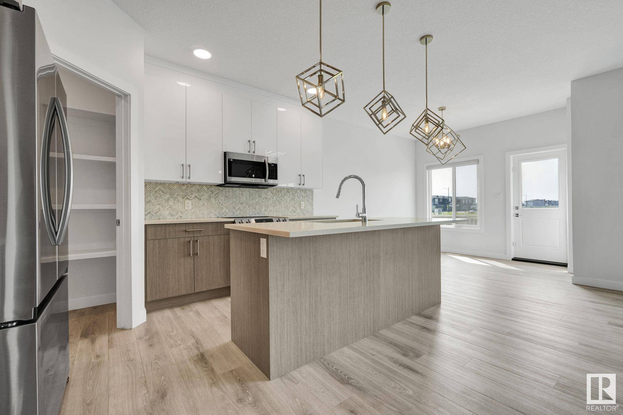 St. Albert, AB T8N 7Z9,107 EDGEFIELD WY