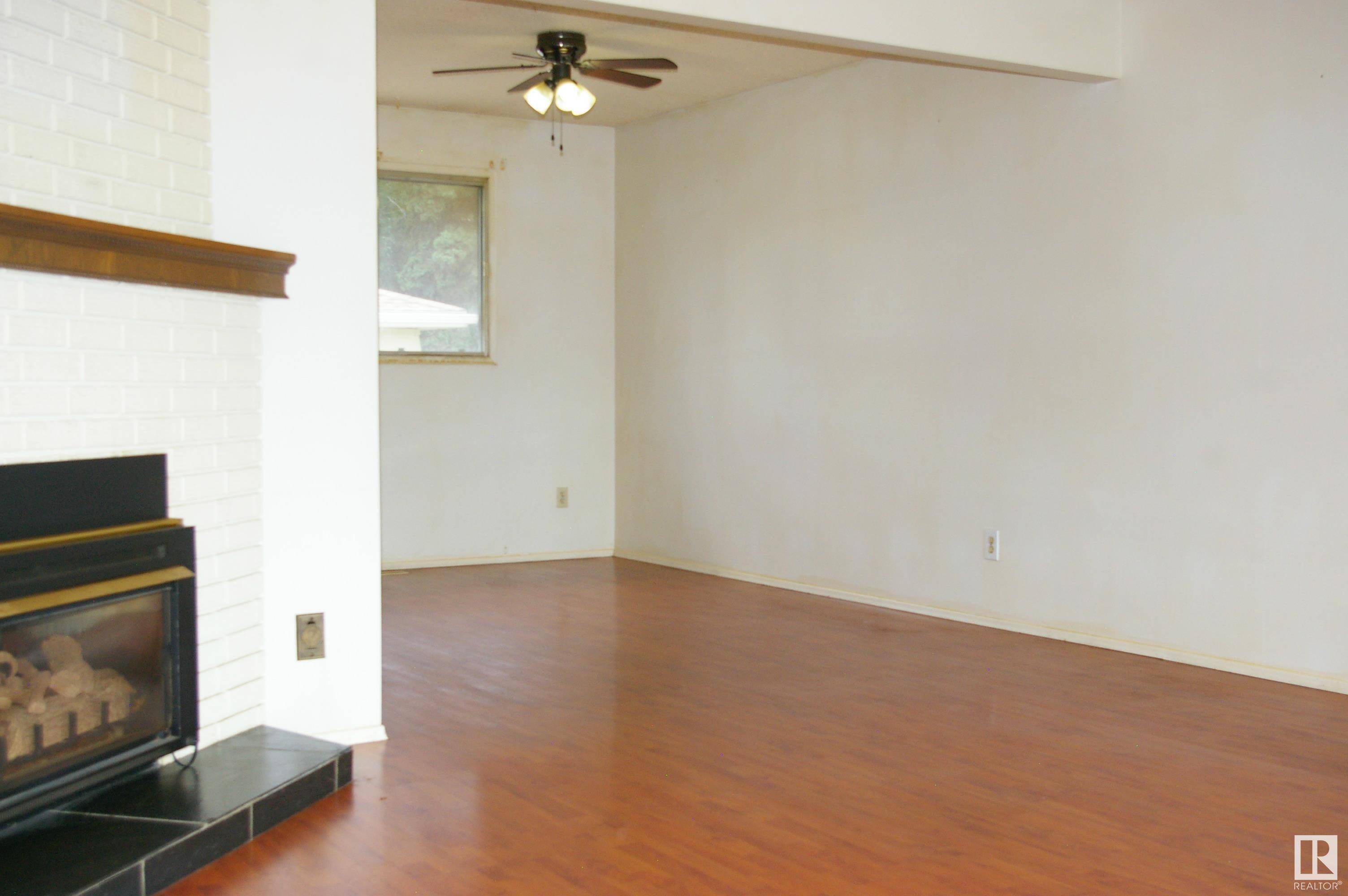 Edmonton, AB T5T 1S1,8936 187 ST NW