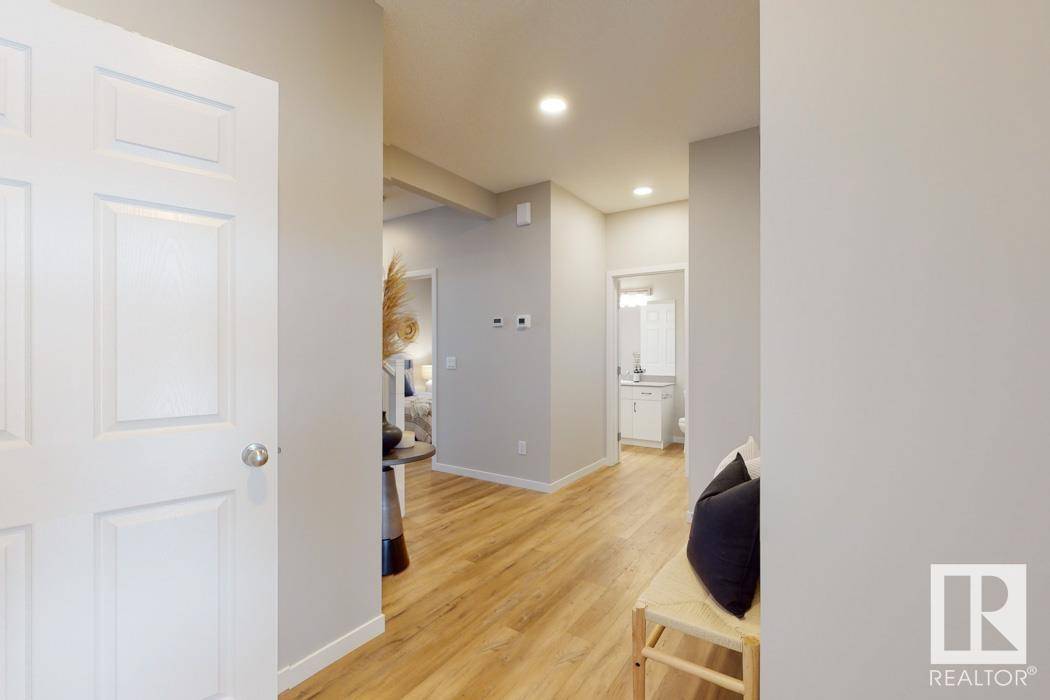 Edmonton, AB T6T 2W4,1527 11 AV NW