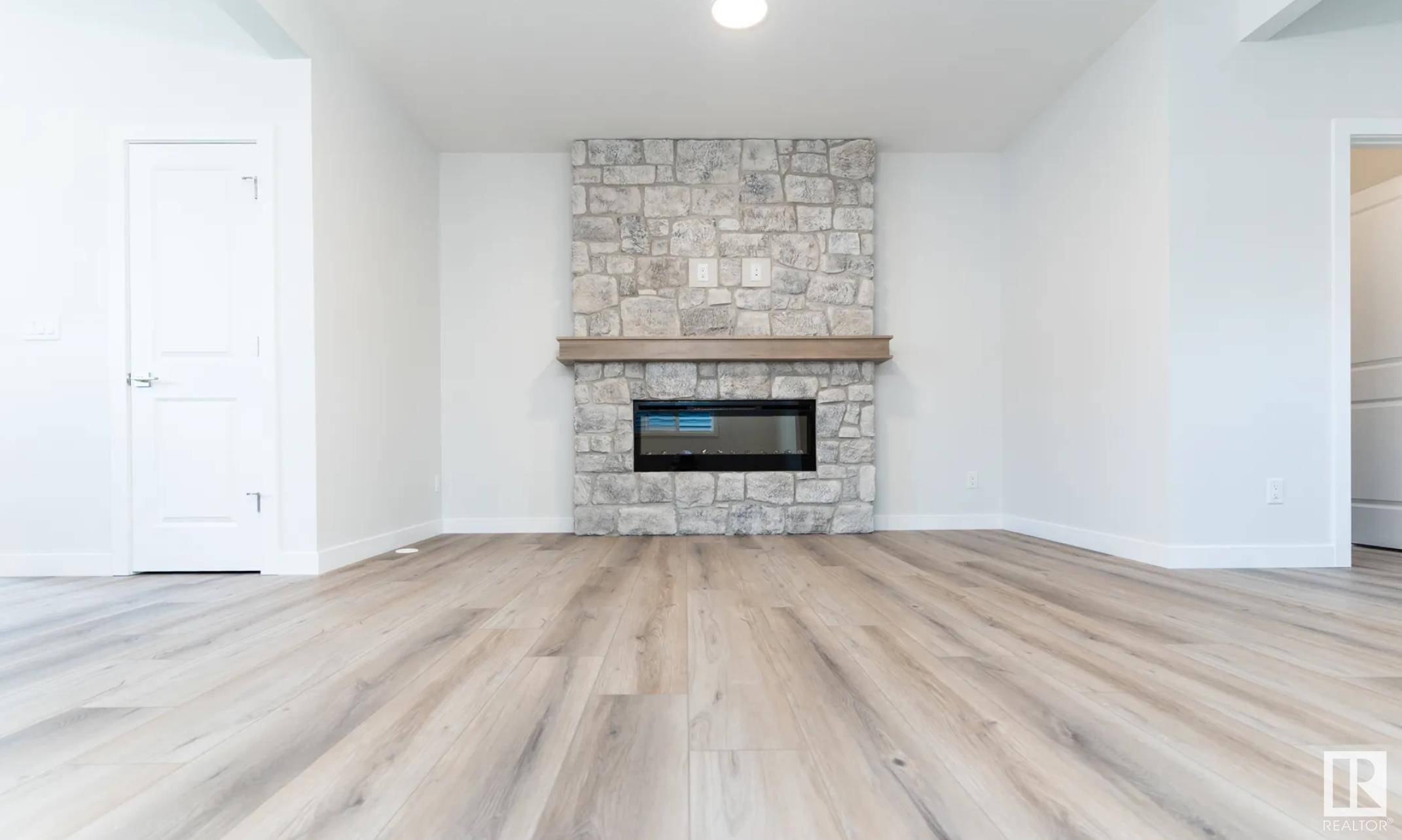 Edmonton, AB T5E 6Y3,6134 CARR RD NW