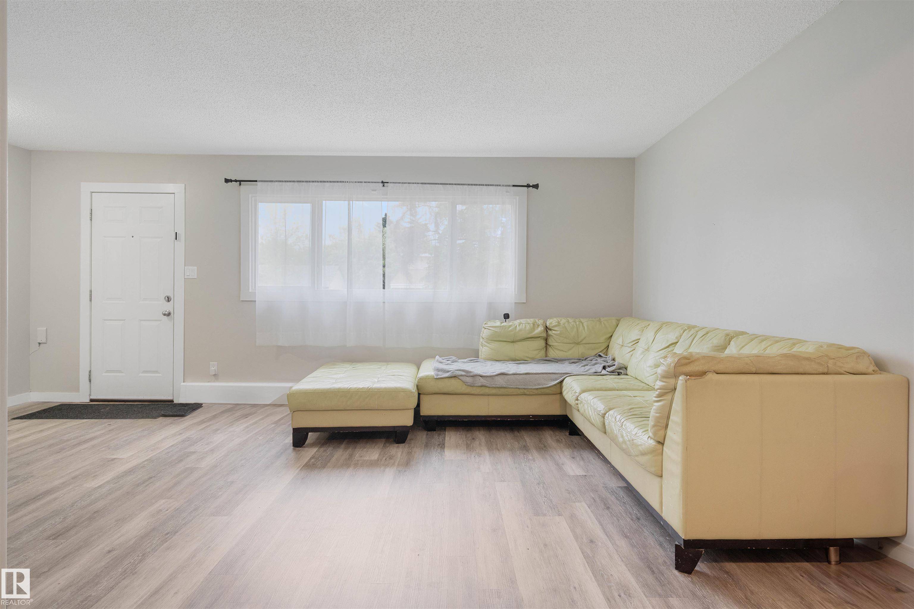 Edmonton, AB T5P 1Z1,10633 152 ST NW