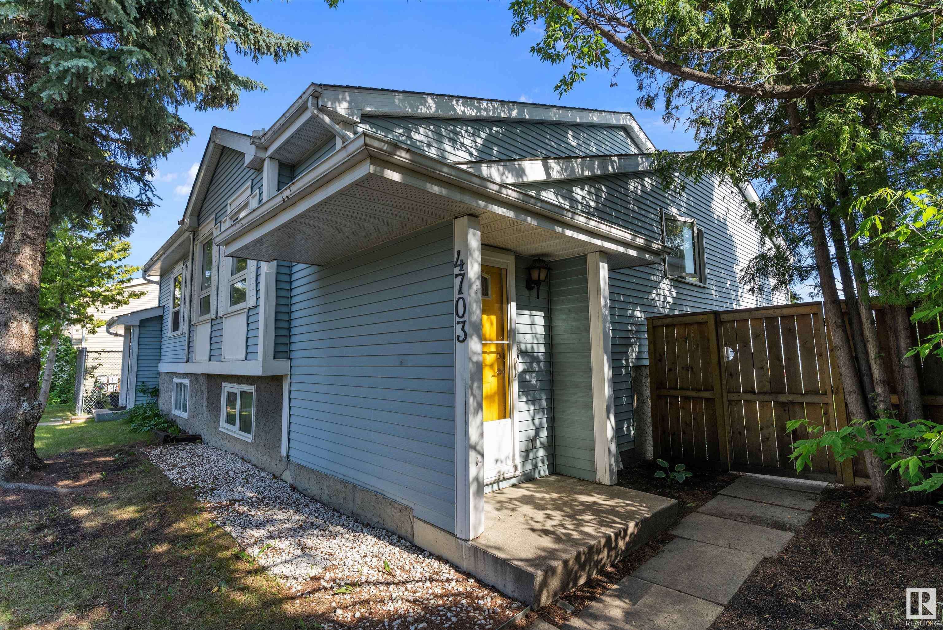 Edmonton, AB T6L 3S2,4703 36 AV NW