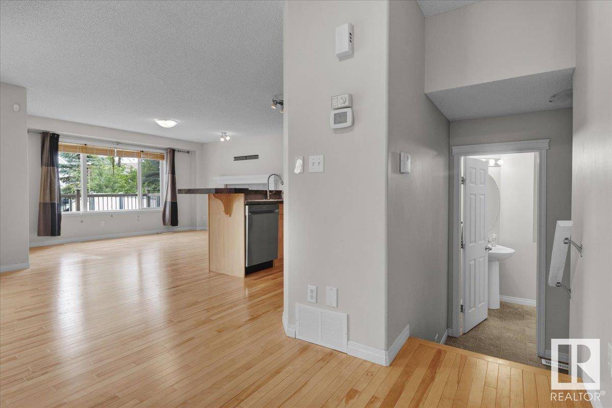 Edmonton, AB T6X 1M1,1510 78 ST SW