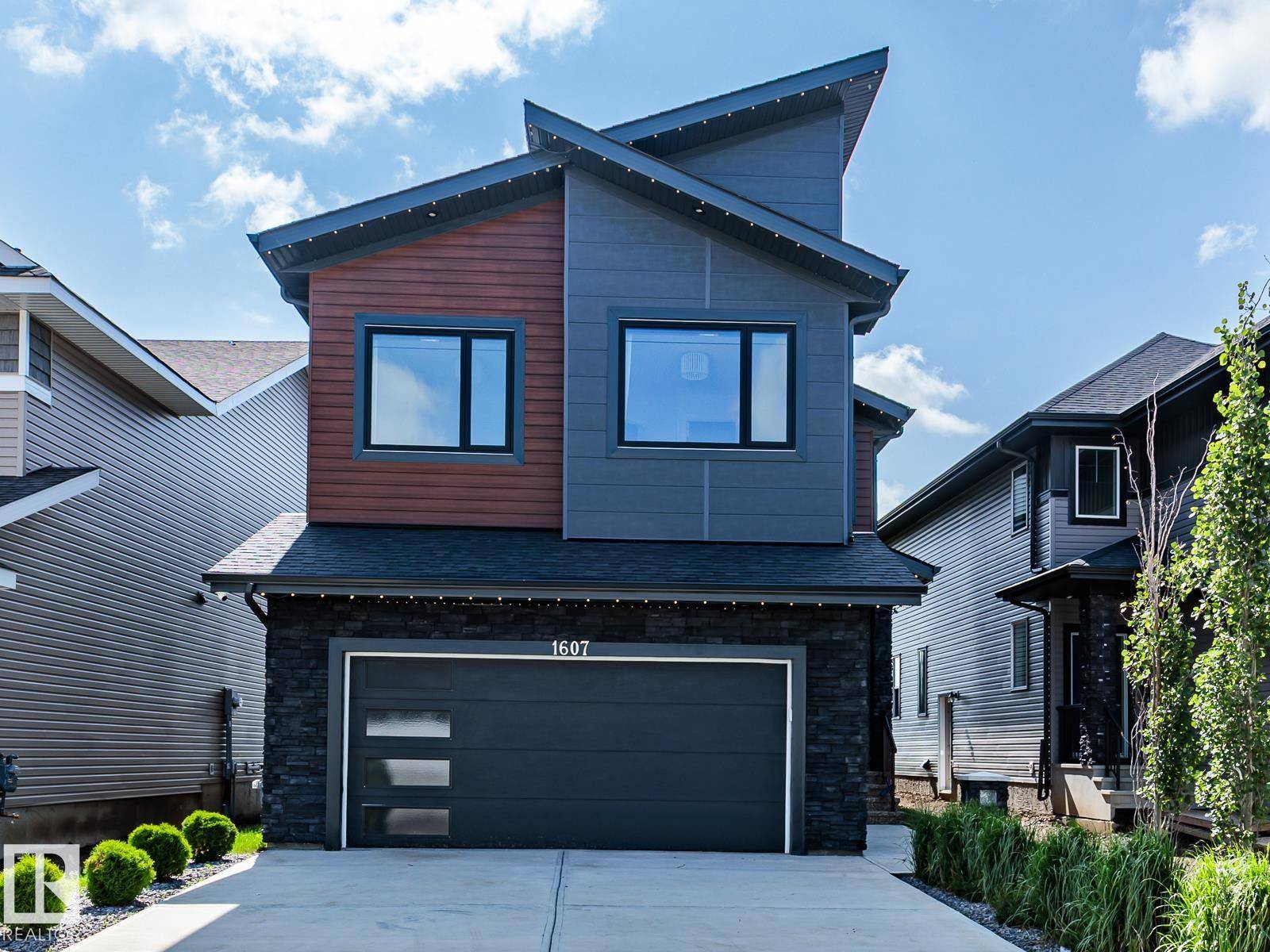 Edmonton, AB T6W 4J8,1607 157 ST SW