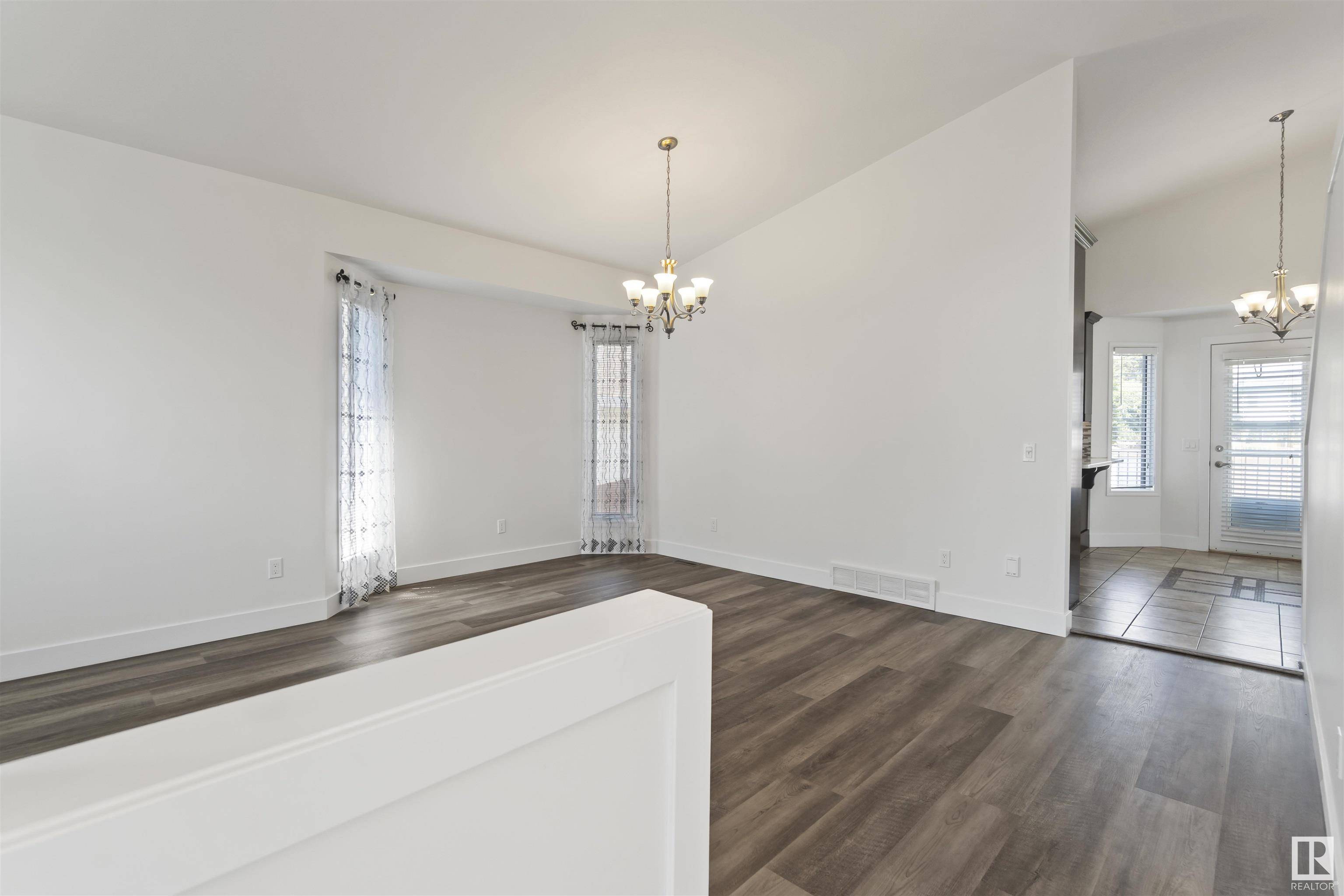 St. Albert, AB T8N 5Y9,31 DEER RIDGE DR