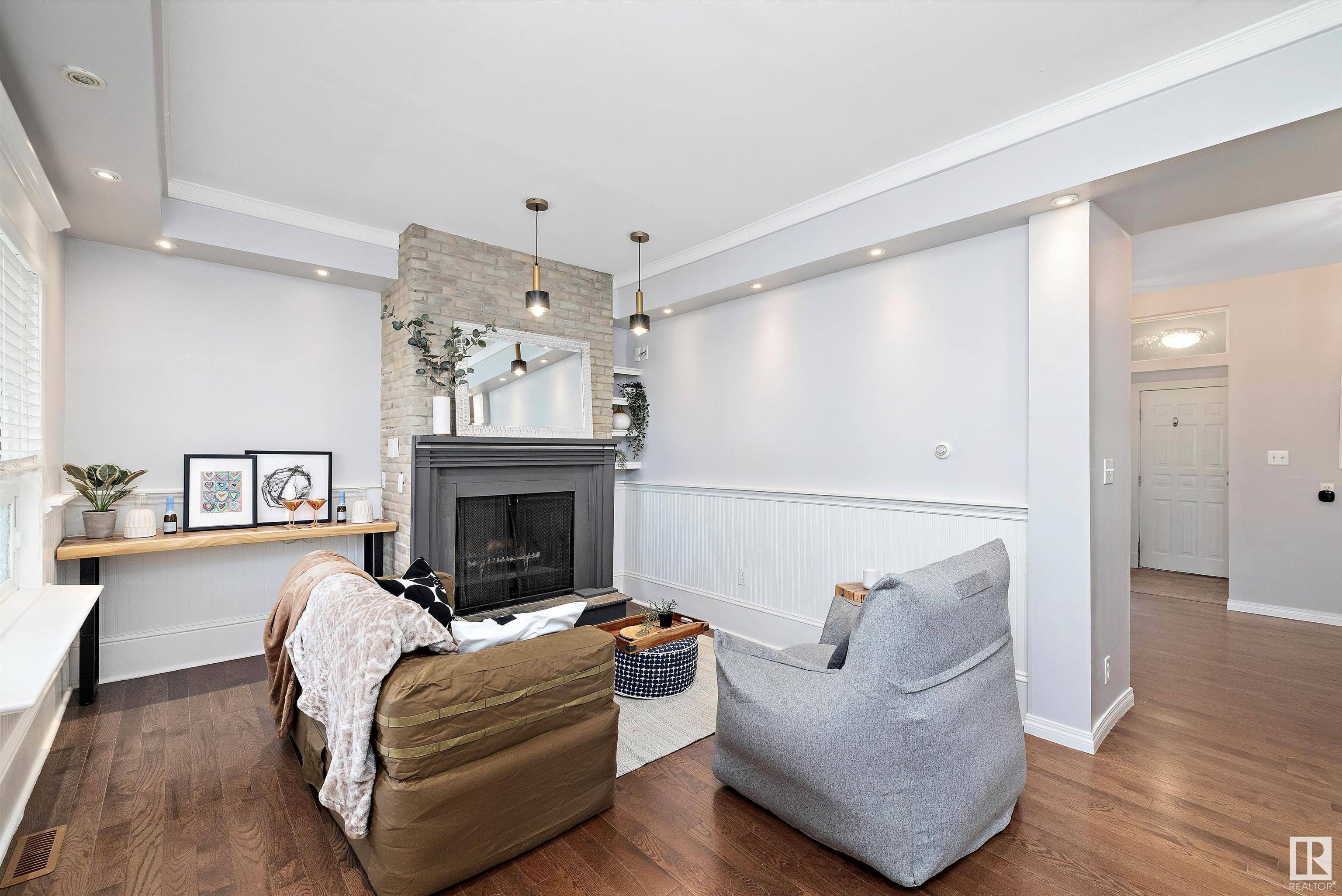 Edmonton, AB T6C 1S6,8702 92A AV NW