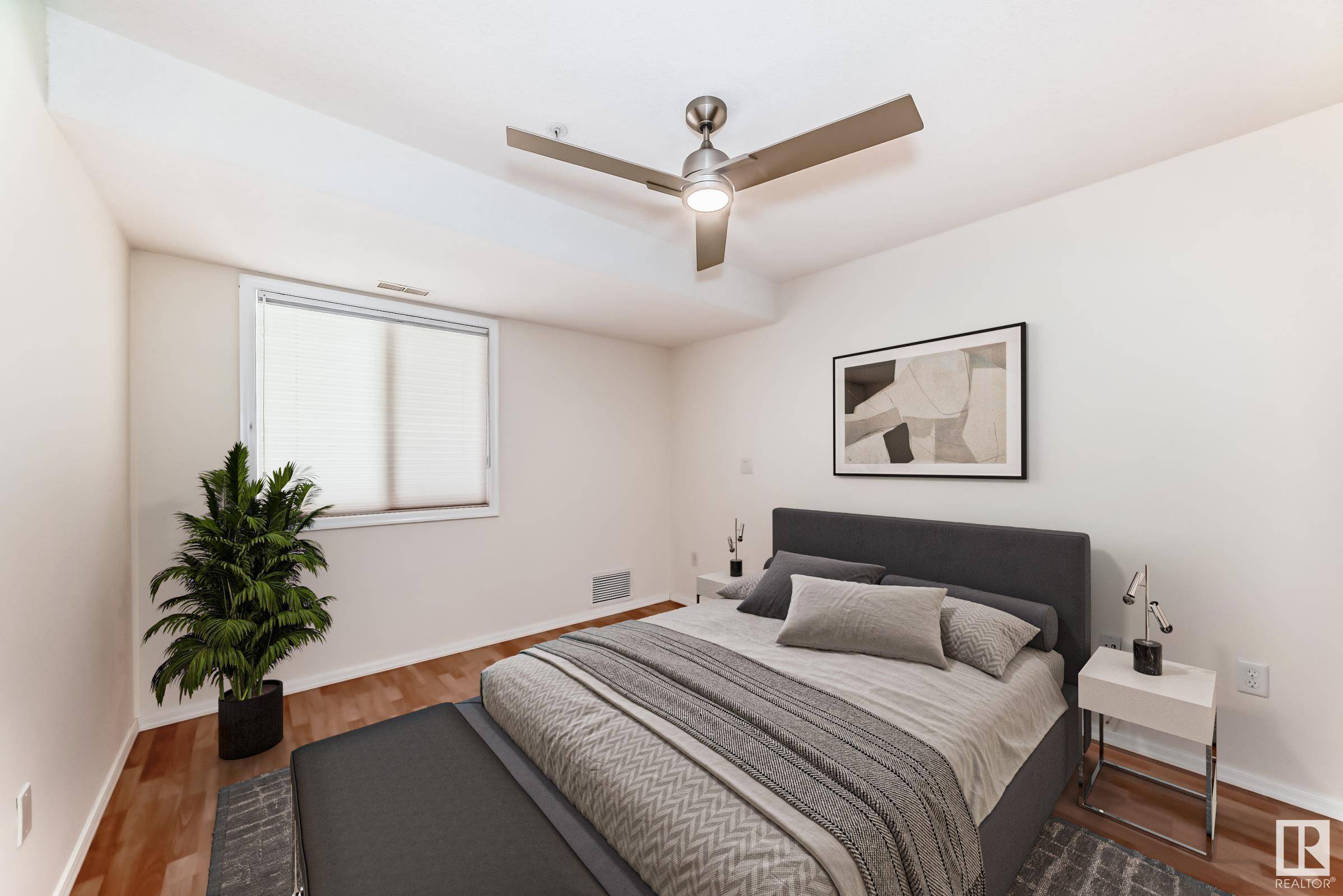 Edmonton, AB T5H 4M6,#102 9008 99 AV NW NW