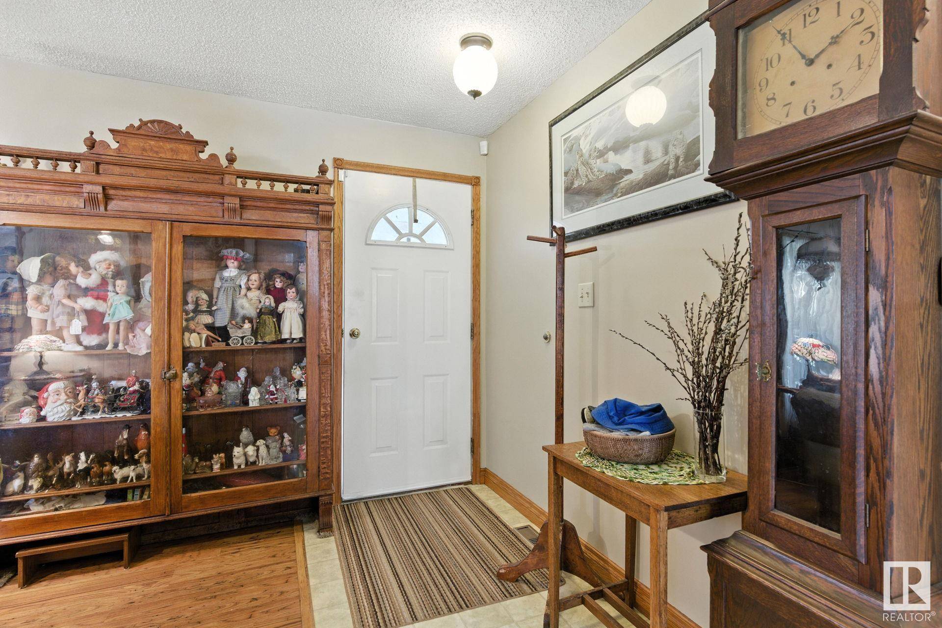 Morinville, AB T8R 1H2,9608 98A ST