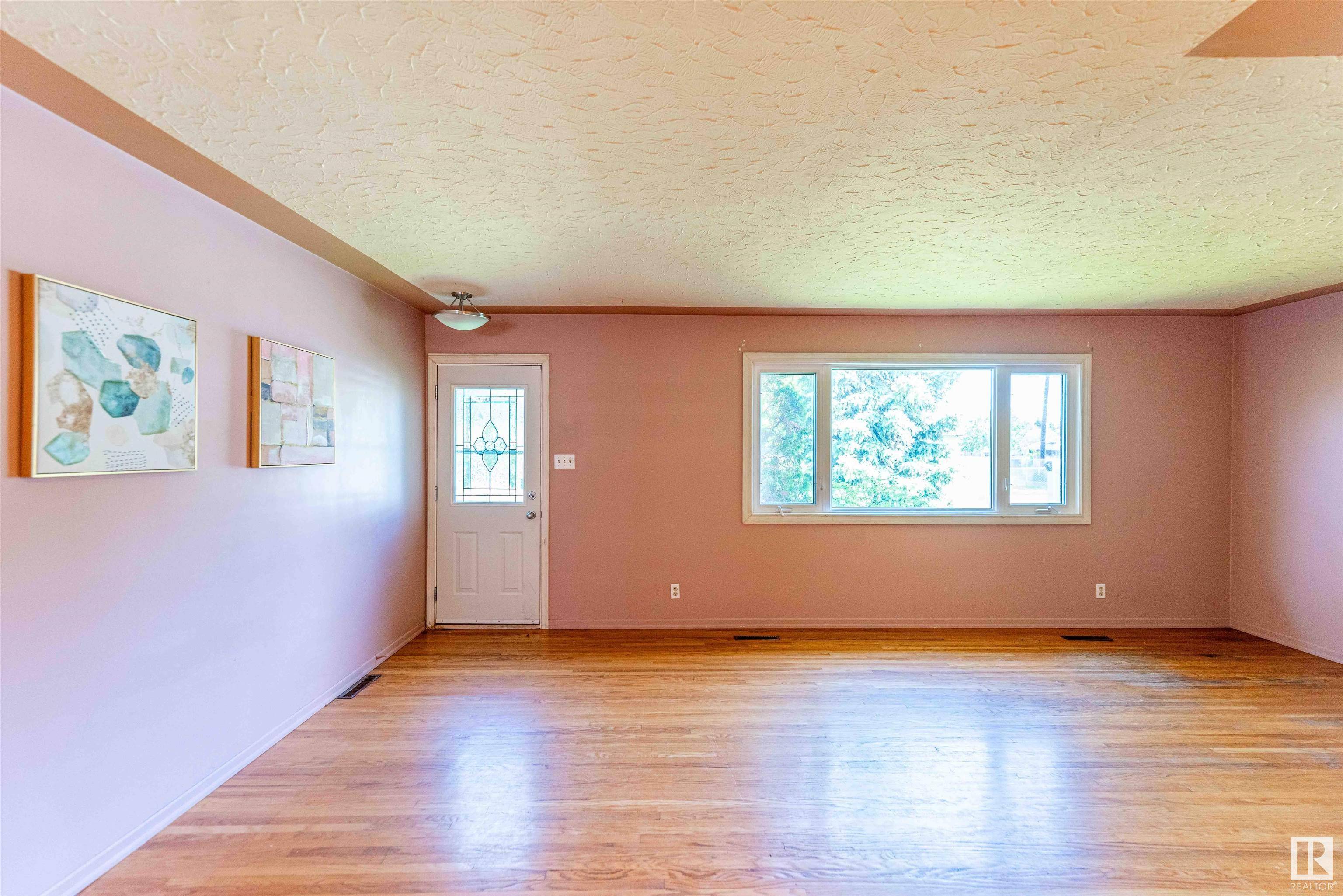 Edmonton, AB T5L 3P1,13207 131A AV NW