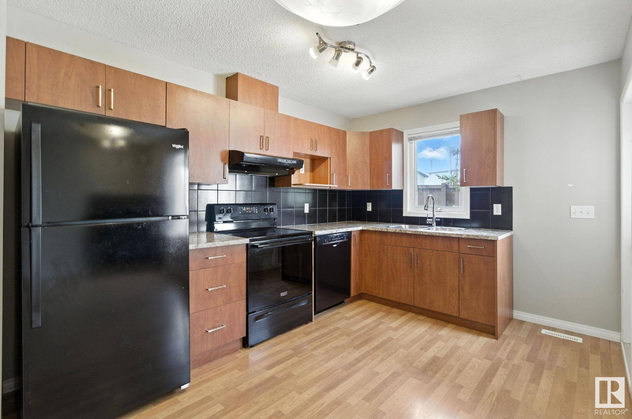 Edmonton, AB T5Y 0C6,#4 171 BRINTNELL BV NW