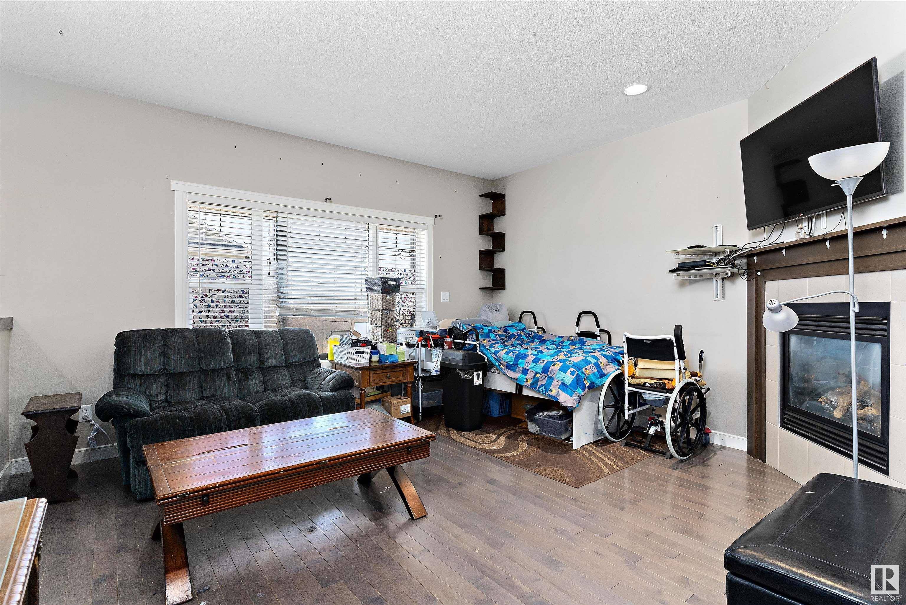 Leduc, AB T9E 1B1,184 ROBINSON DR