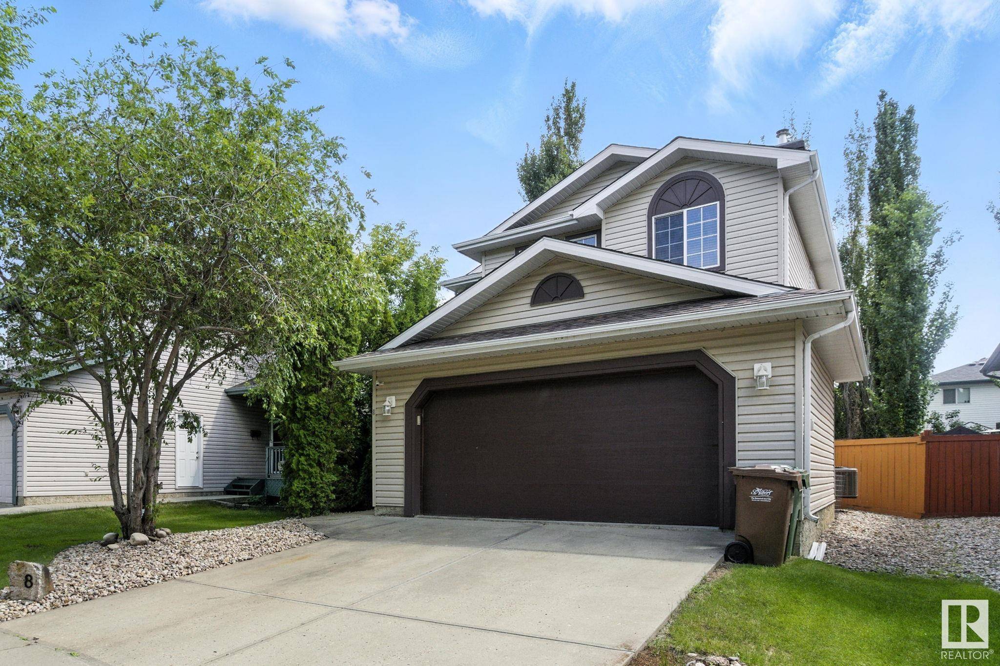 St. Albert, AB T8N 7B2,8 ERINWOODS PL