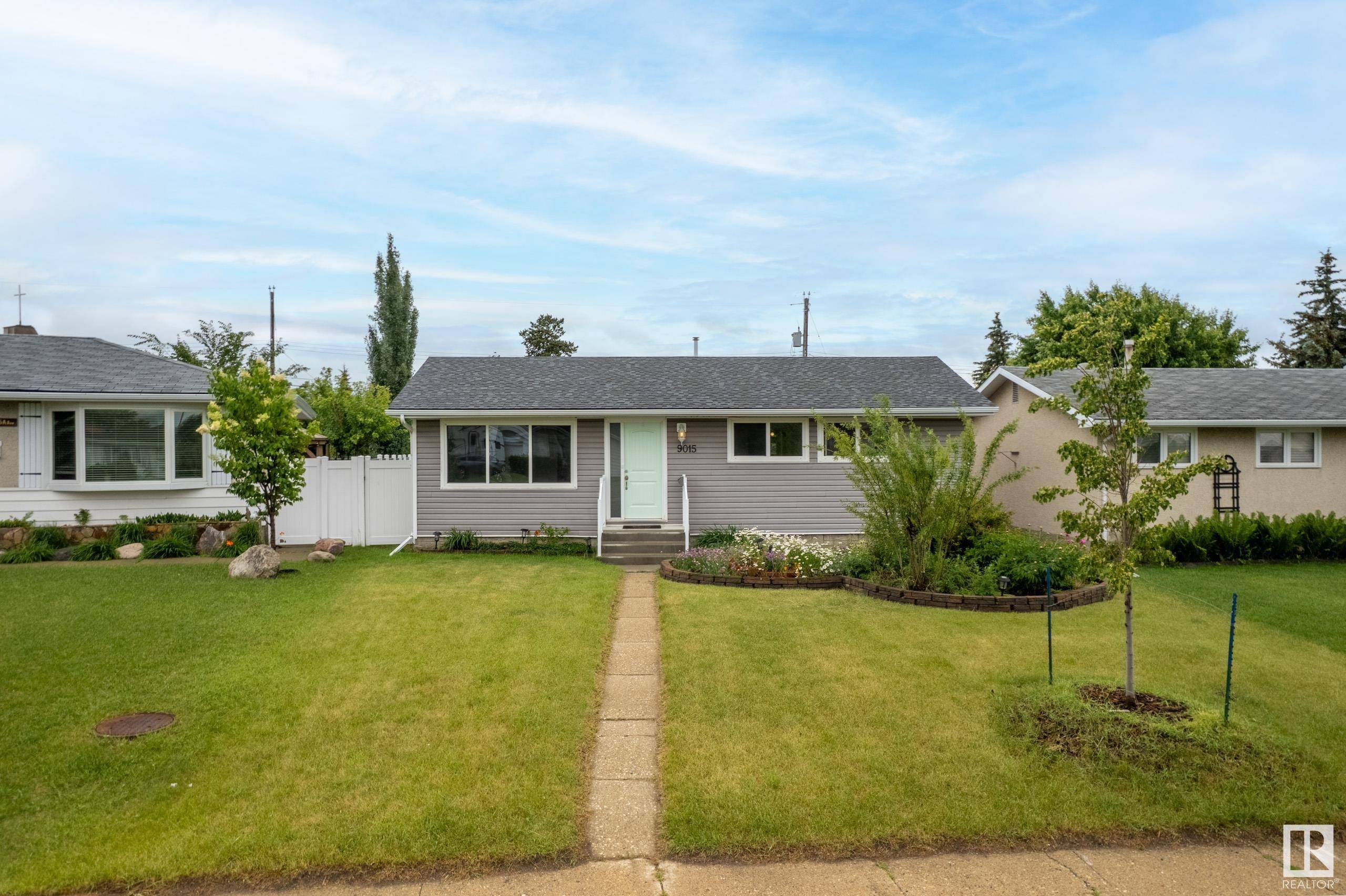 Edmonton, AB T5E 1S2,9015 135A AV NW