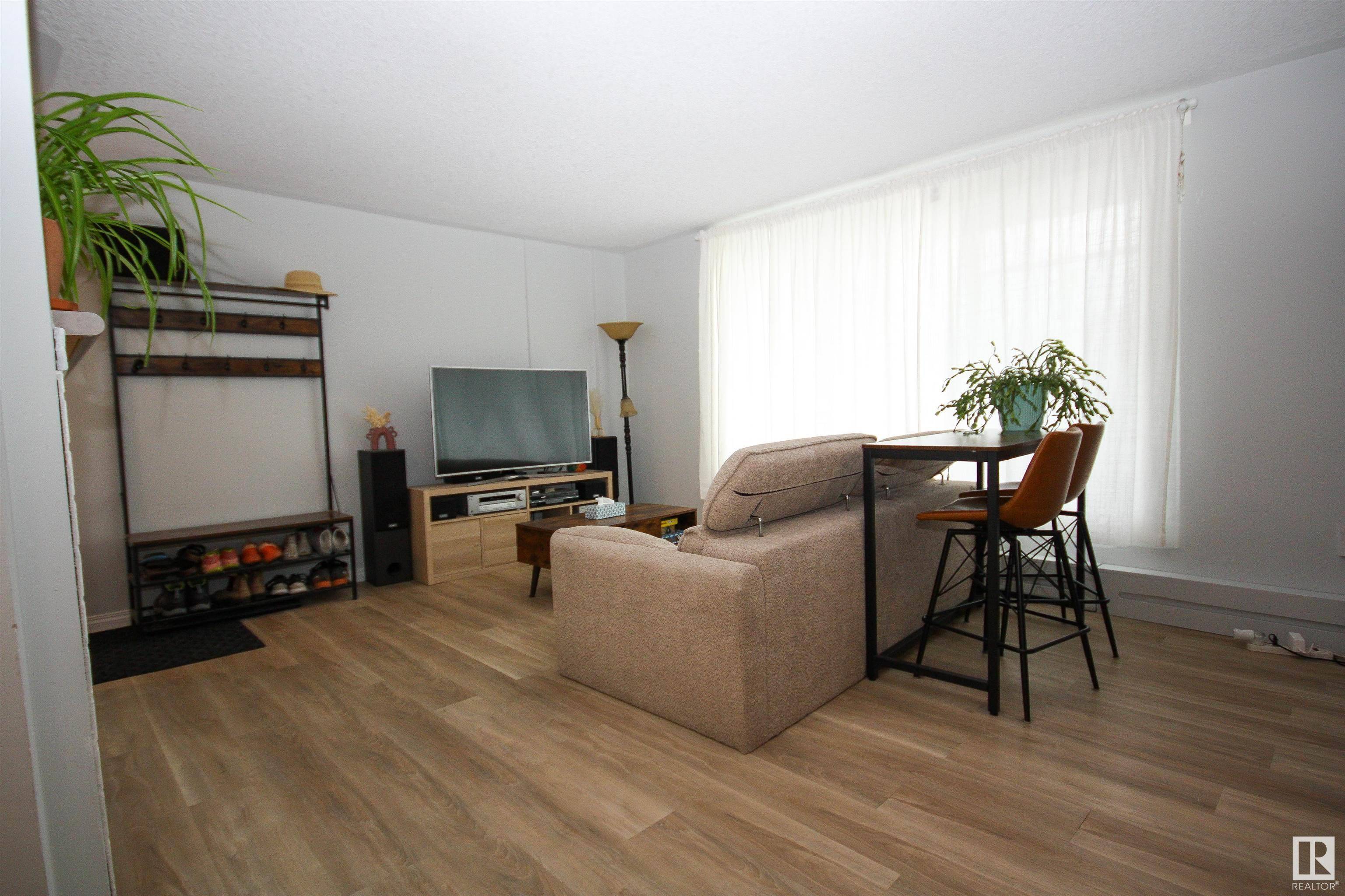 Edmonton, AB T5M 0J4,#1 11008 124 ST NW