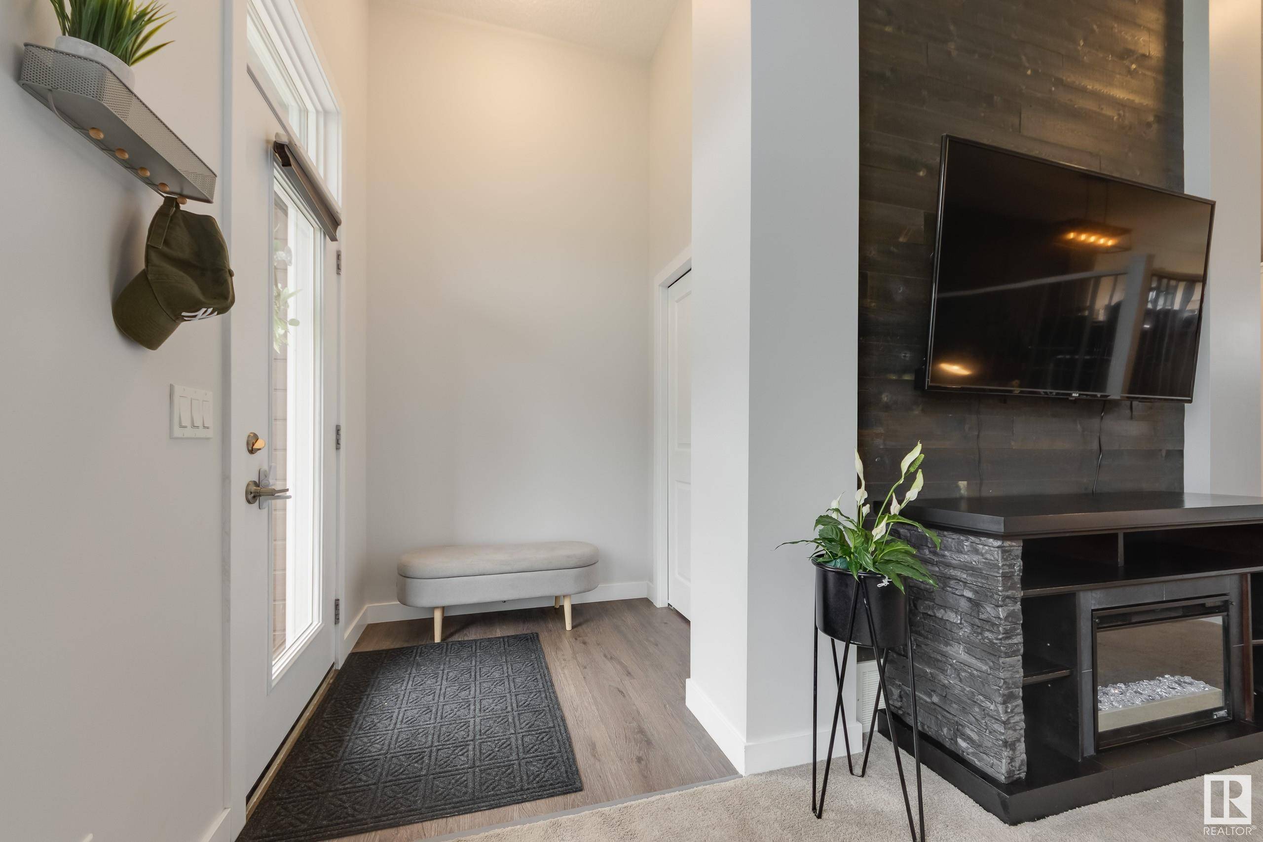 Edmonton, AB T6X 2G5,631 36 ST SW