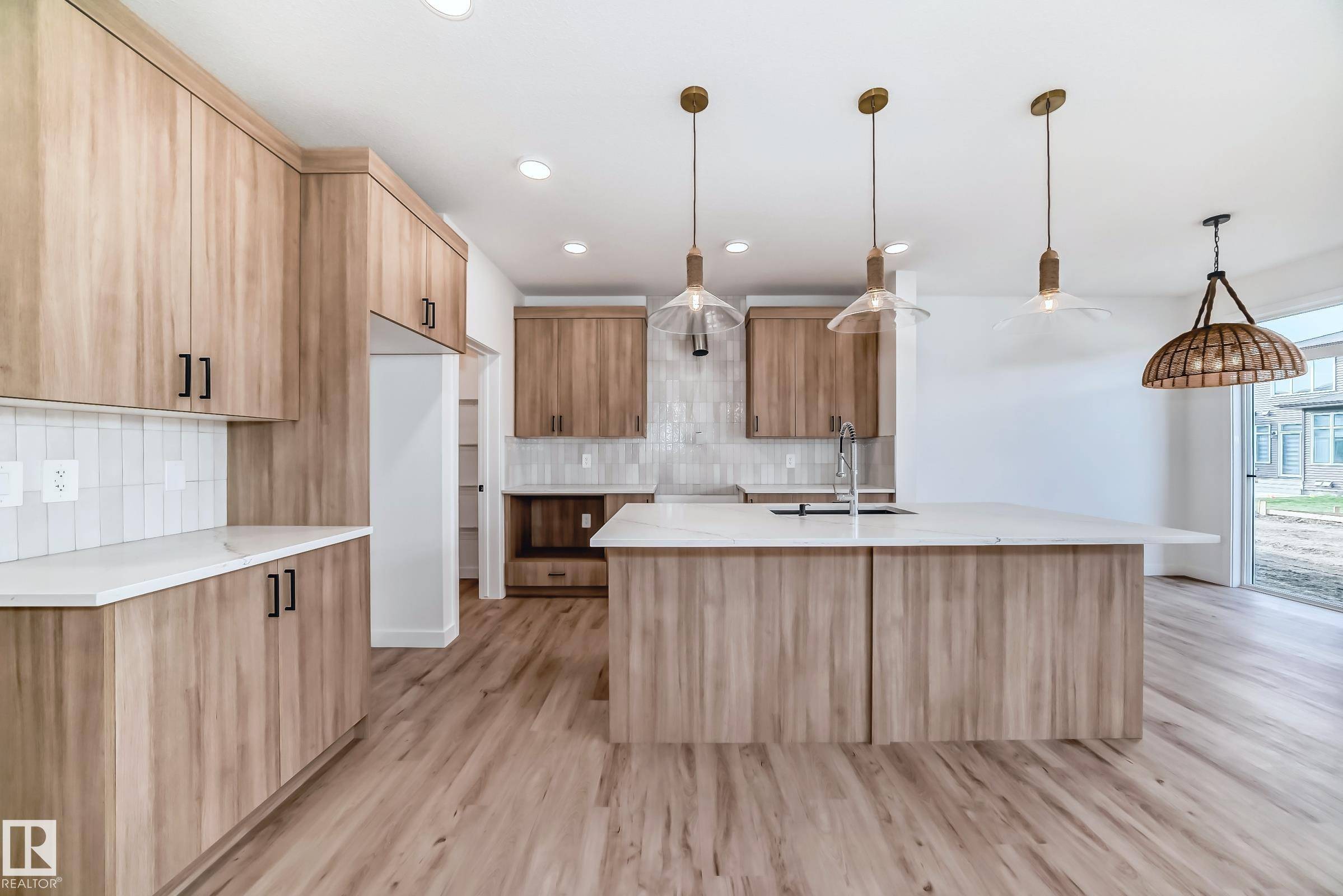 Edmonton, AB T6W 4Z7,5442 KOOTOOK RD SW