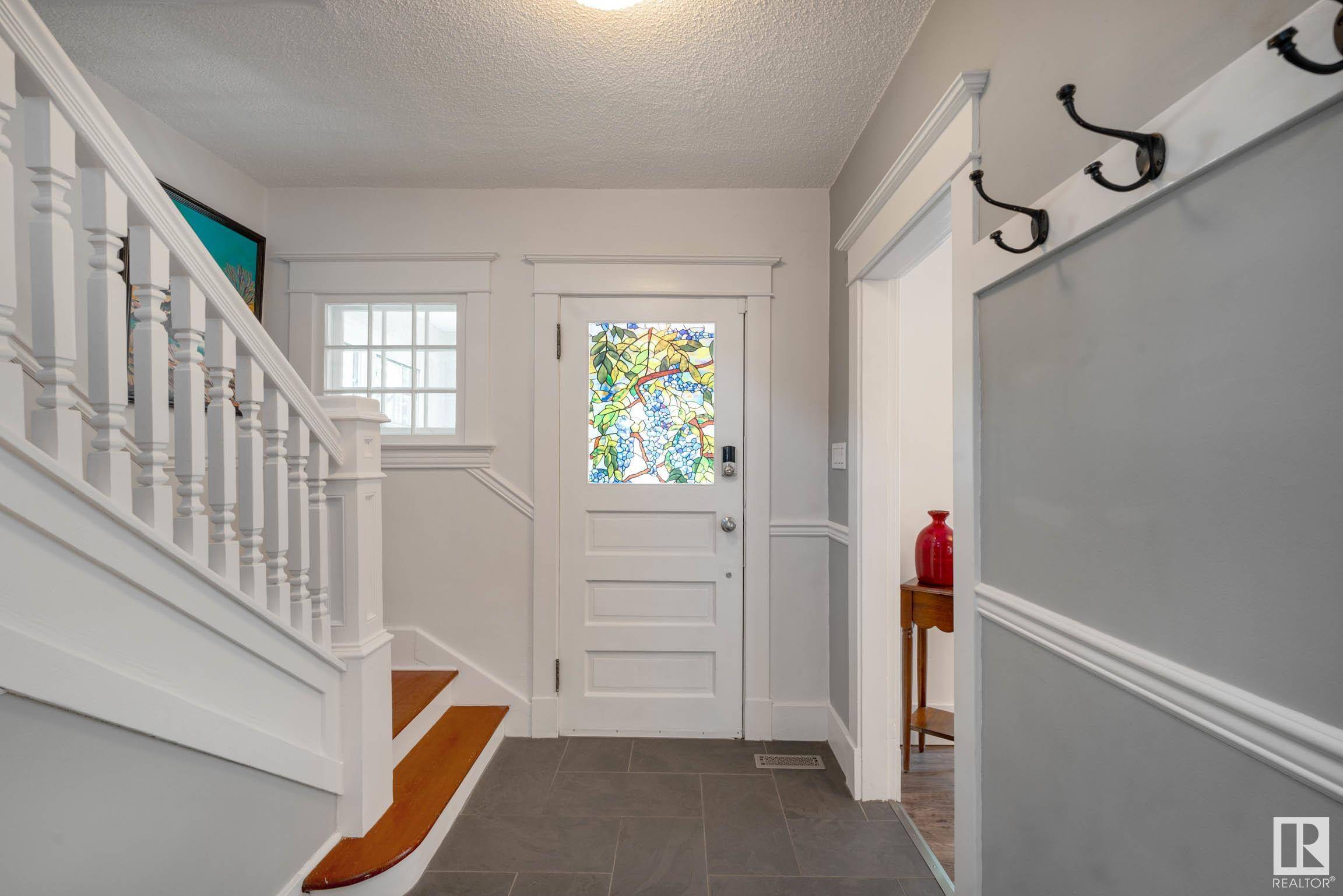 Edmonton, AB T5M 0M3,11118 125 ST NW NW