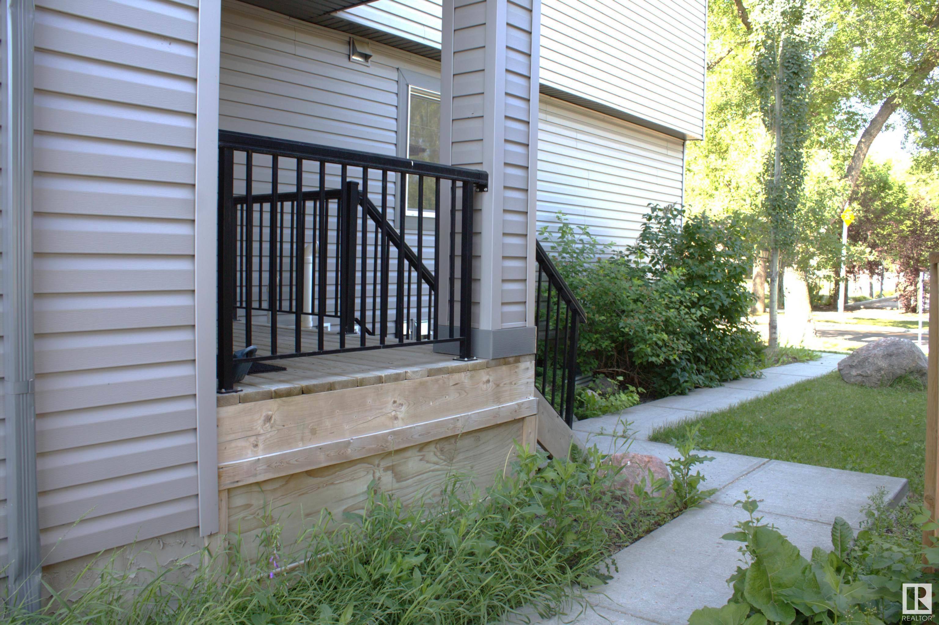 Edmonton, AB T5G 1A2,#4 11721 92 ST NW