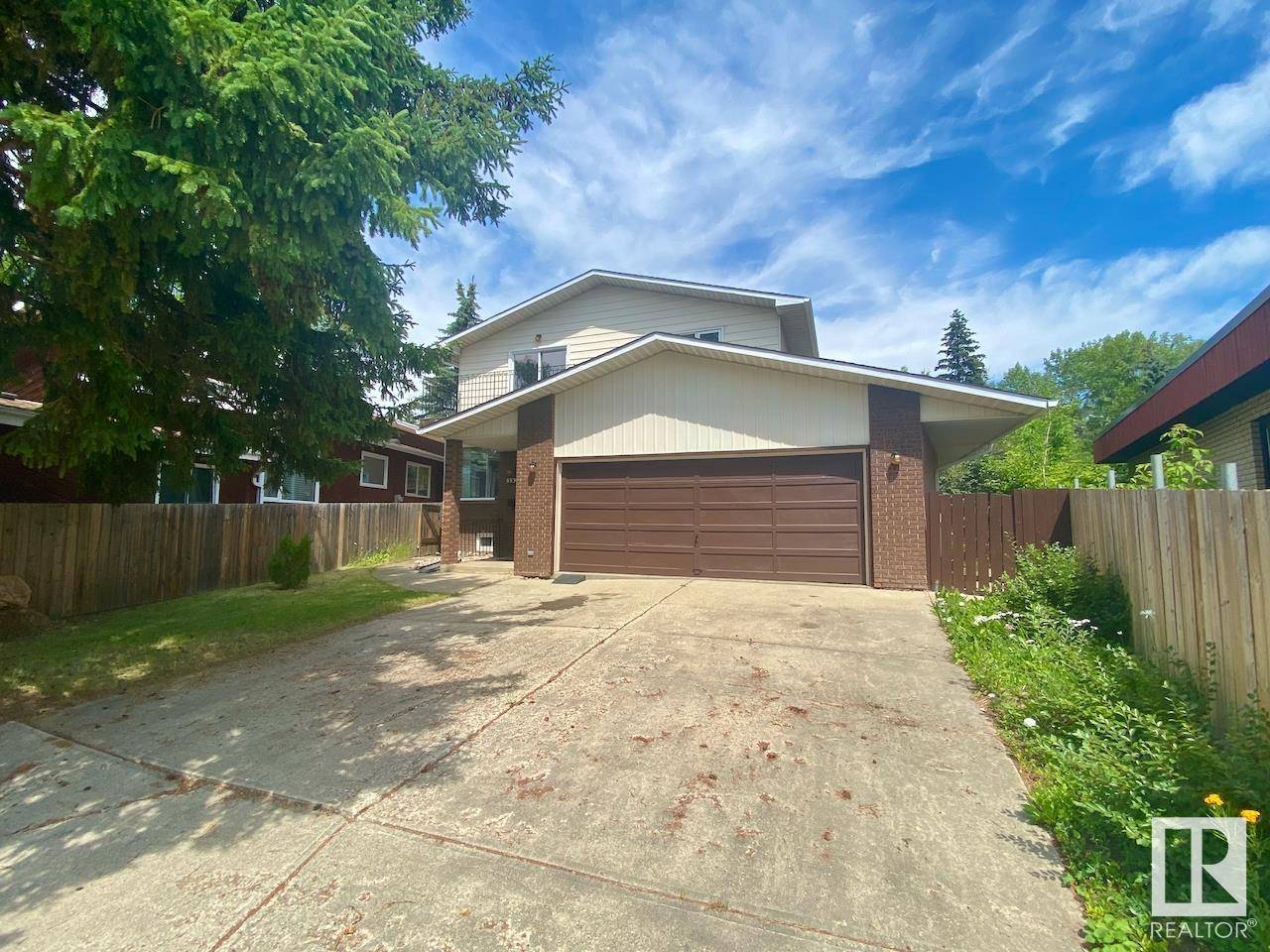 Edmonton, AB T5A 2S1,5530 145A AV NW