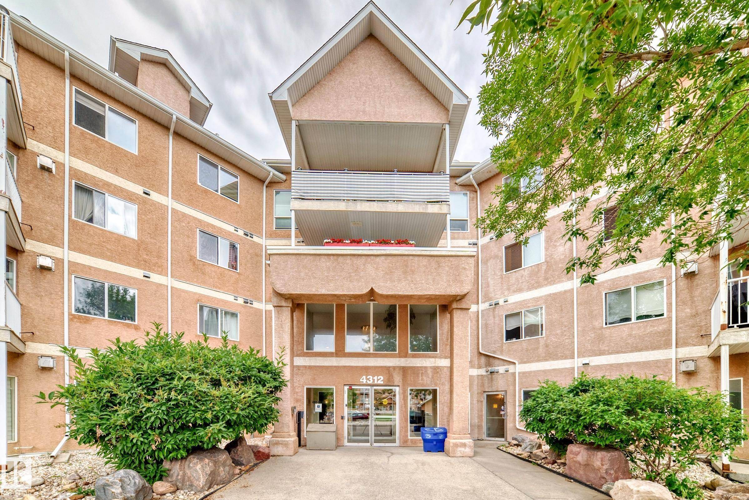 Edmonton, AB T5Y 3J4,#412 4312 139 AV NW