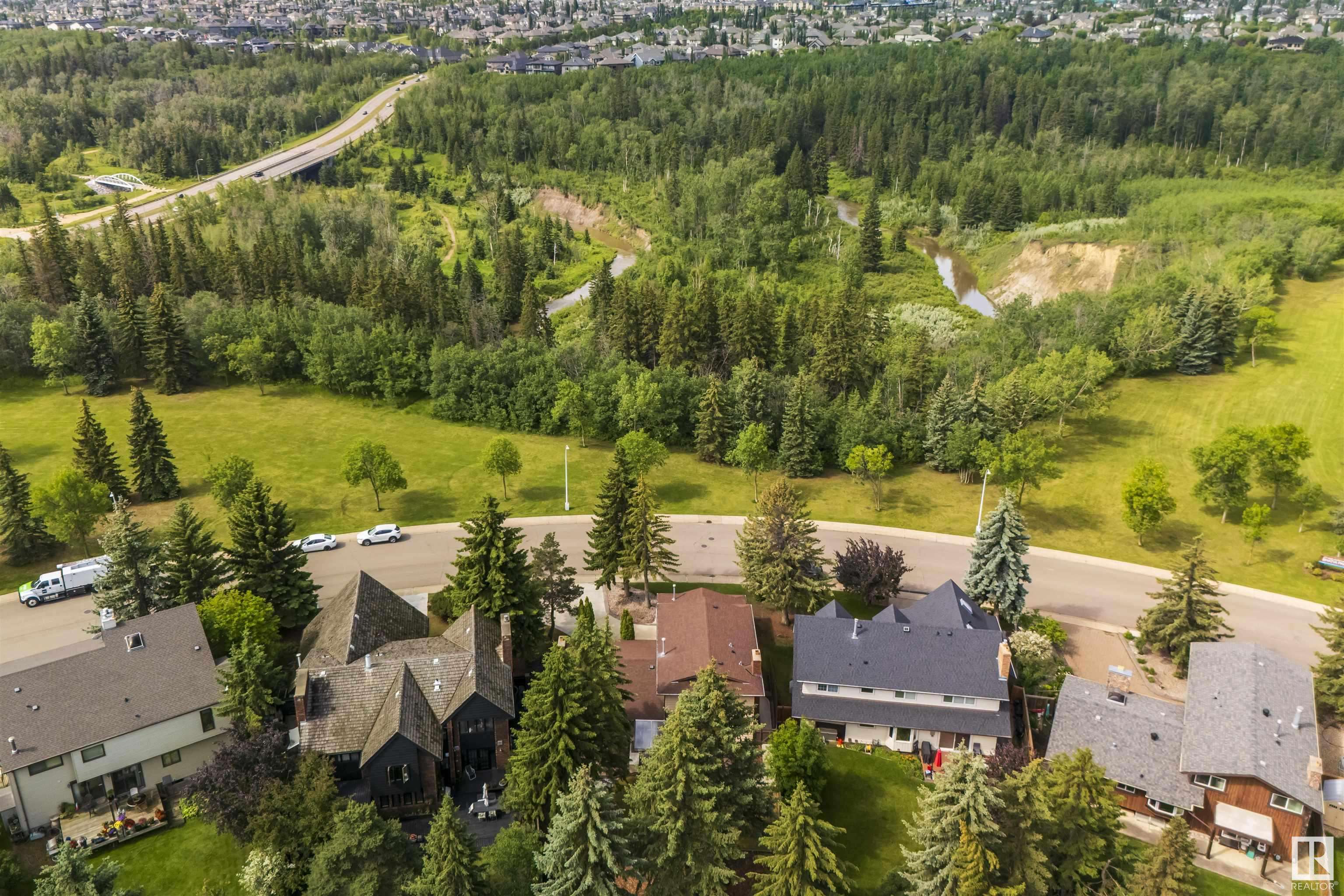 Edmonton, AB T6J 4G3,2811 125 ST NW