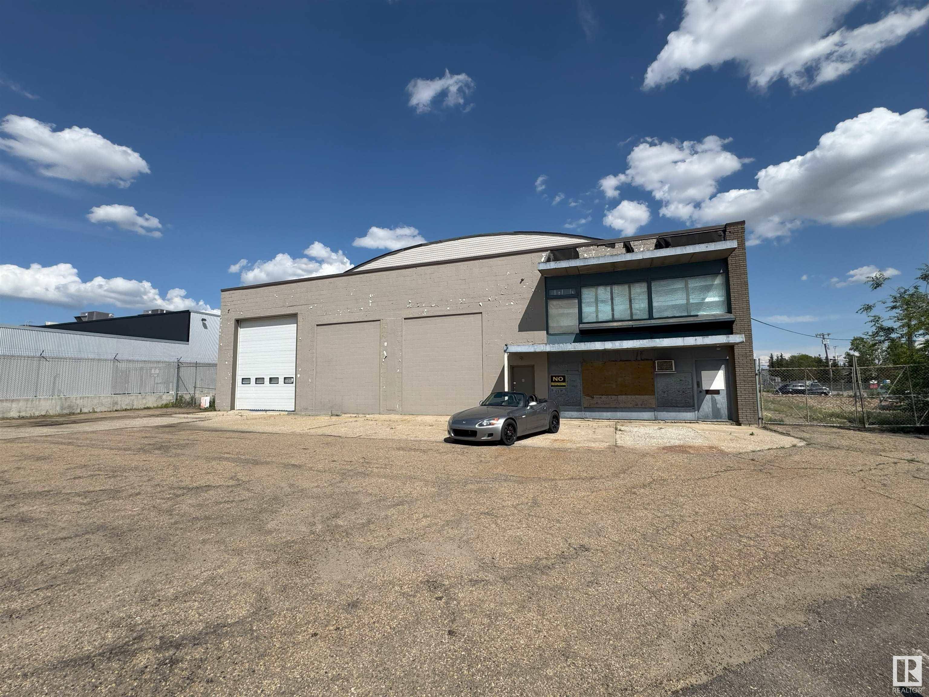 Edmonton, AB T6H 2J6,5613 103A ST NW