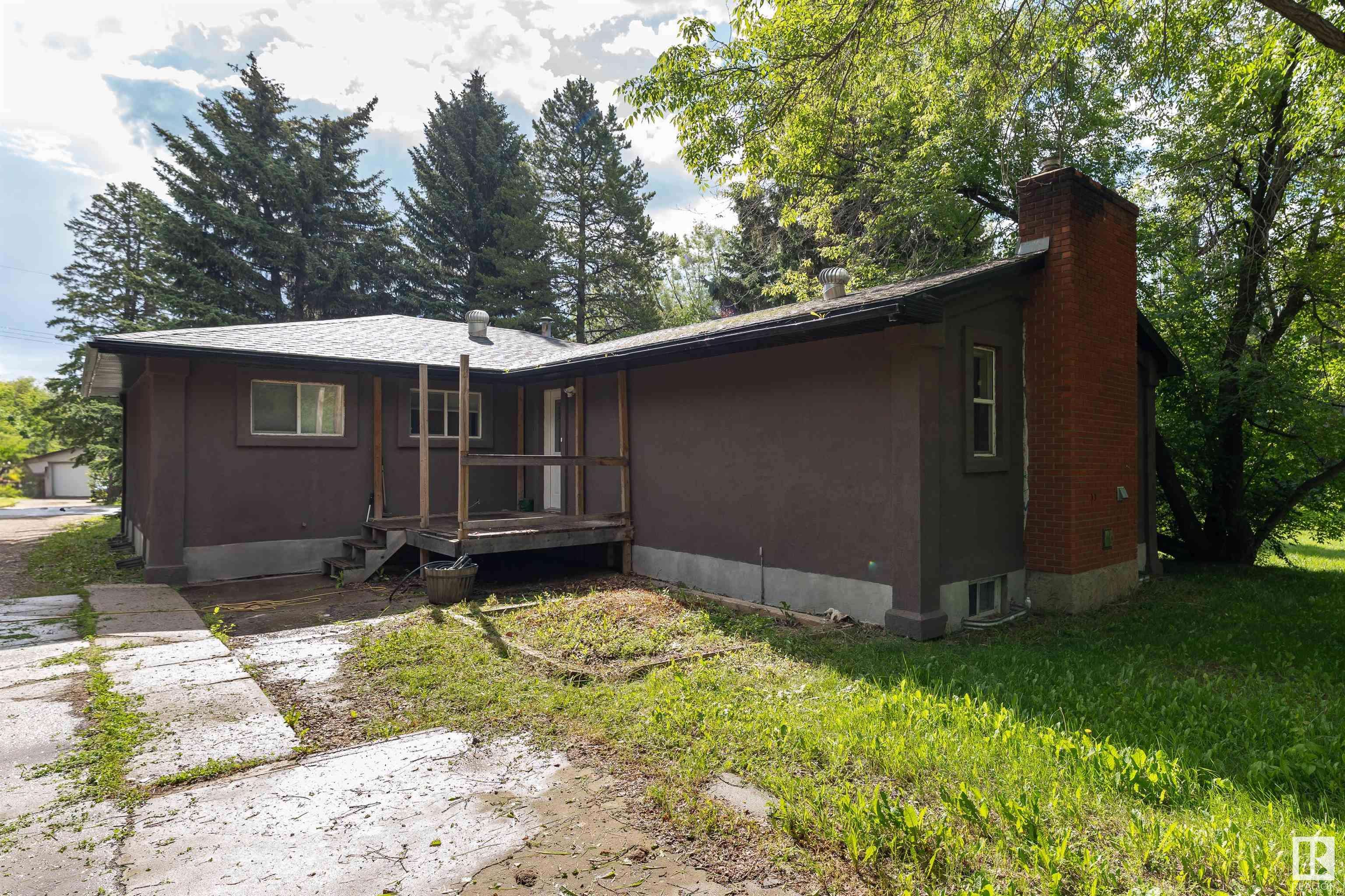 Edmonton, AB T5T 5X9,9712 209 ST NW